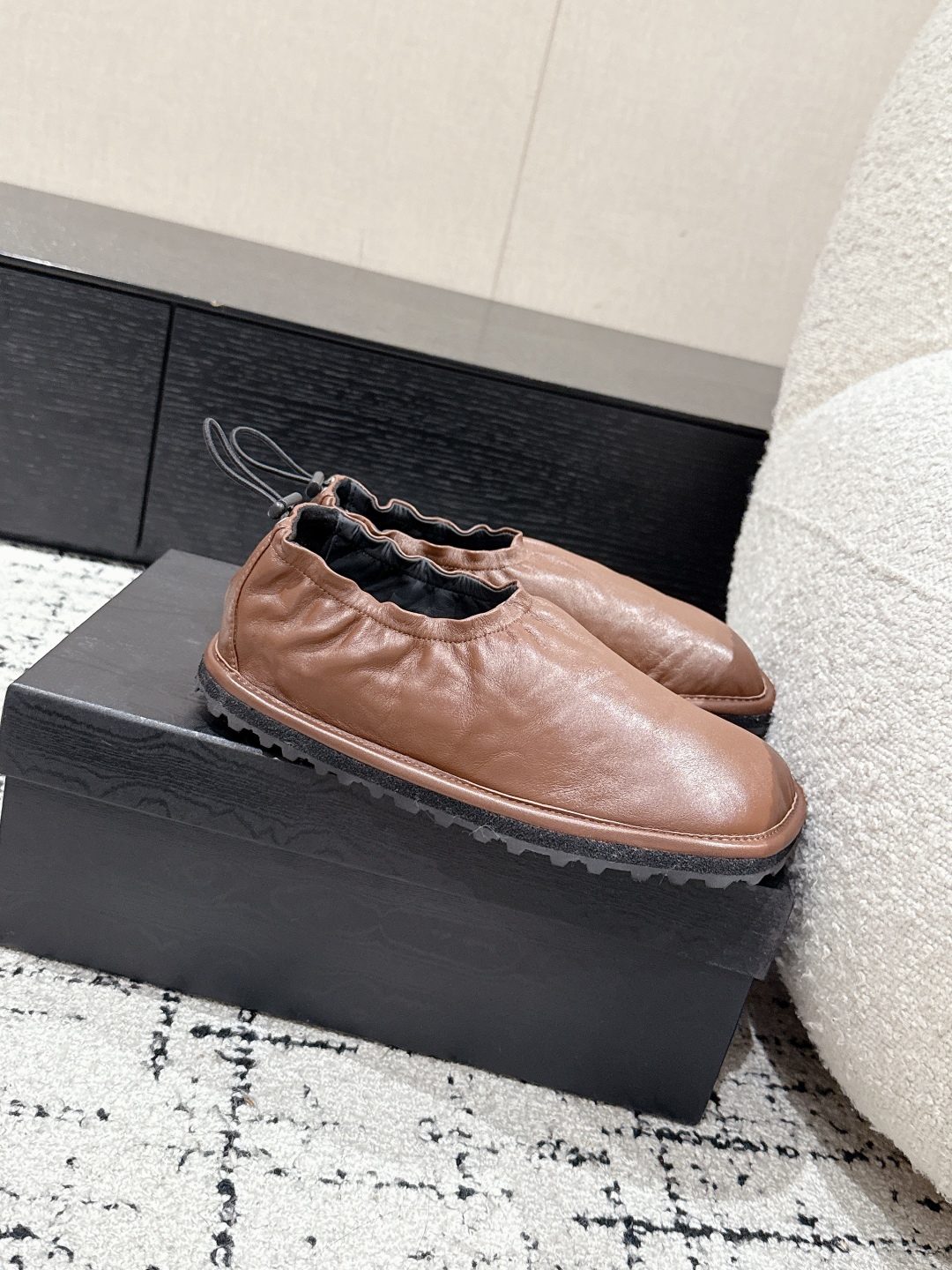 Luxurious Leopard Shoes in Original Wool Fabric by Dries Van Nooten - 图片 2