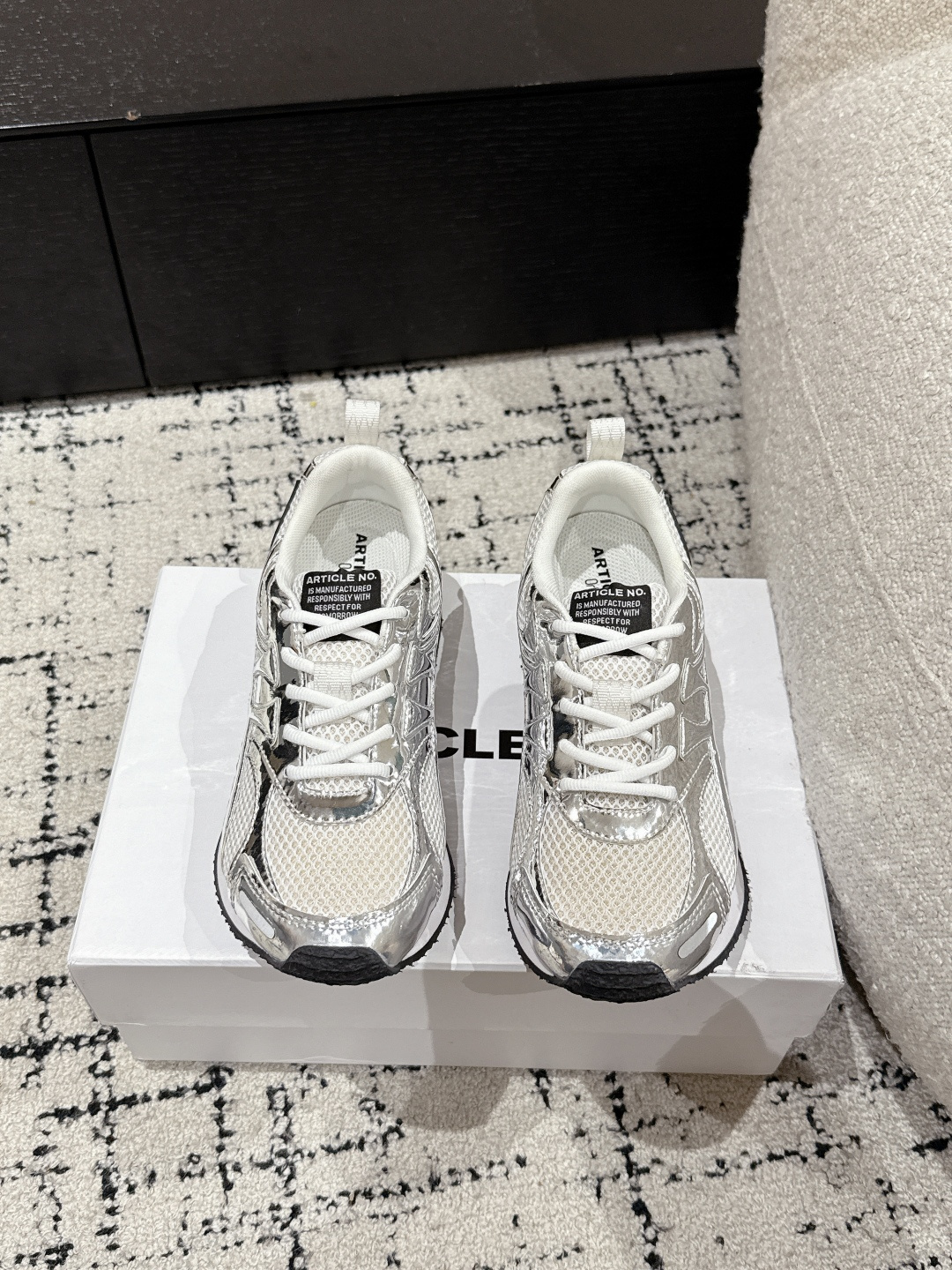 NO:232252,ARTICLE NO niche trendy brand 25/ Early spring new style retro mesh casual shoes sports shoes blend classic design and modern craftsmanship to create a shoe that is both retro and fashionable. The fabric material is light and breathable, providing a comfortable wearing experience while keeping the body soft and flexible. Whether it is daily wear or sports and leisure, the fabric series can bring you a unique style and texture, showing personality and taste. The upper is original custom-made Niujing/cowhide/mesh, original inner fabric, original sole EVA two-color combination rubber outsole Size#35-40 (40 custom made without return or exchange), casual shoes/sports shoes, christian louboutin, sneakers, cowhide19860909ARTICLE NO小众潮牌 25/ 早春新款 复古 网面 休闲鞋 运动鞋 融合经典设计与现代工艺,打造出兼具复古与时尚的鞋款. 织物材质轻盈透气,提供舒适的穿着体验,同时保持鞋身的柔软与灵活. 无论是日常穿搭还是运动休闲,织物系列都能为你带来独特的风格与质感,展现个性与品味. 鞋面原版定制牛京/牛皮/网面 内里原版布 鞋底原版EVA双色组合橡胶大底 Size#35-40(40订做不退换）,休闲鞋/运动鞋,christian louboutin,sneakers,cowhide,Women's Shoes