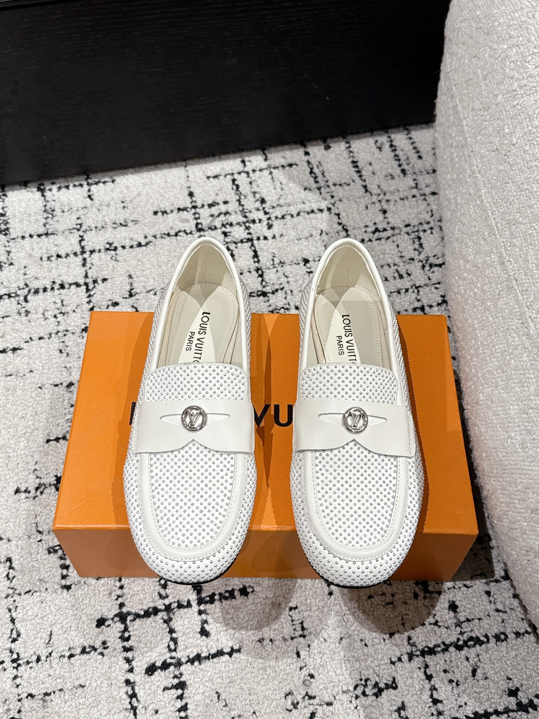 NO:232266,#Top version louis vuitton LV Louis Vuitton 25/Spring and summer Latest Mary Jane single shoes Simple and exquisite, full of high-end feel, showing elegant temperament ~ It looks so beautiful on the feet, full of summer beautiful shoes. Upper cowhide Inner: Sheepskin inner, outsole: Italian imported genuine leather sole Size #35-41 (40 41 custom made without return), loafers, louis vuitton, louis vuitton, louis vuitton, louis vuitton, loafers, mary jane, cowhide, sheepskin, Leather soles19860909#顶级版本 louis vuitton LV路易威登 25/春夏 最新玛丽珍单鞋 简约精致,高级感满满,尽显优雅气质～ 上脚超好看,拉满了夏日美鞋绝绝子啊 鞋面牛皮 内里: 羊皮内里, 大底: 意大利进口真皮大底 Size #35-41（40 41订做不退换）,乐福鞋,louis vuitton,louis vuitton,louis vuitton,loafers,mary jane,cowhide,sheepskin,Leather soles,Women's Shoes