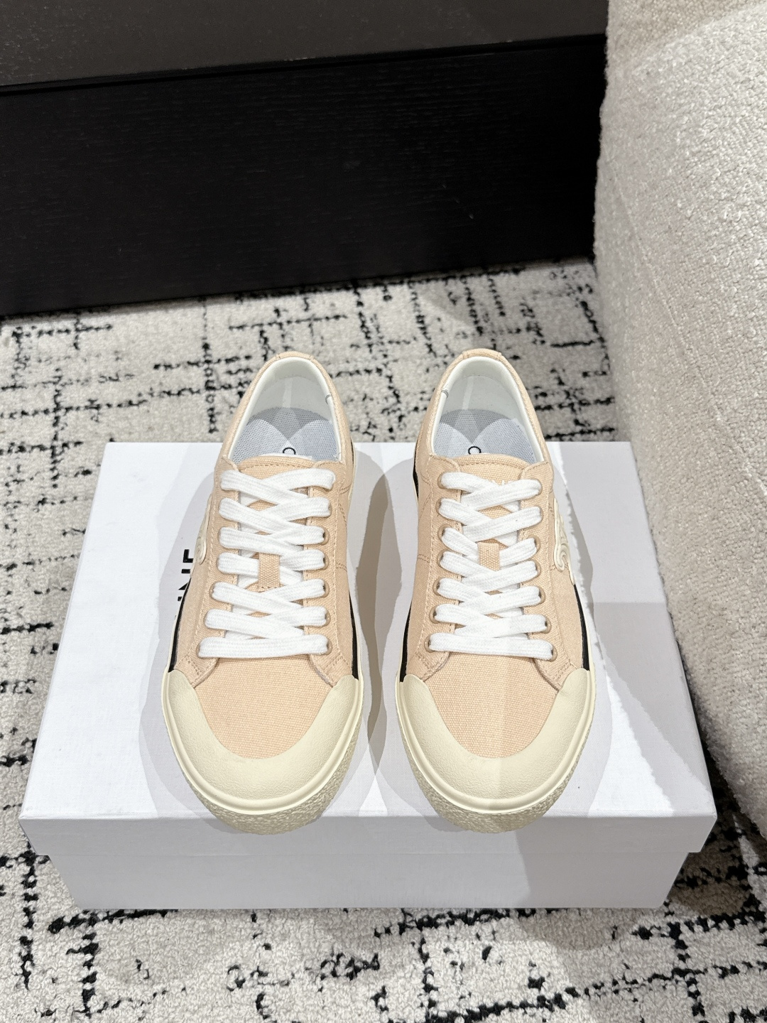 NO:232241,#Top version CELINE 25/Spring Latest RUNNER CR-03 Thick sole Canvas Casual Sports Shoes The tongue and back top are decorated with CELINE logo sports shoes on the side concave CR-03, the back top and side of the shoe are imprinted CELINE logo thick sole bread shoes 2025 spring and summer new women Arc de Triomphe logo lace-up 356853 simple and comfortable, clean and neat, increasing height and making legs thin, whether it is single or paired with wide-leg pants, high street and retro, let's make CELINE girls, original upper fabric, inner sheepskin inner, original open molded rubber outsole Size#35-40 (40 customization, no return or replacement), casual shoes/sports shoes, celine, celine, sneakers, sheepskin19860909#顶级版本 CELINE赛琳 25/春季最新 RUNNER CR-03 厚底 帆布 休闲 运动鞋 鞋舌和鞋后帮饰有CELINE标志运动鞋侧面凹CR-03字样,鞋后帮和侧面压印CELINE标志厚底面包鞋2025春夏新款女凯旋门徽标系带356853简单舒服,干净利落,增高显腿细,无论是单穿还是搭配阔腿裤,高街又复古一起来做CELINE女孩 鞋面原版布面 内里羊皮内里 大底原版开模橡胶大底 Size#35-40（40定制不退不换）,休闲鞋/运动鞋,celine,celine,sneakers,sheepskin,Women's Shoes