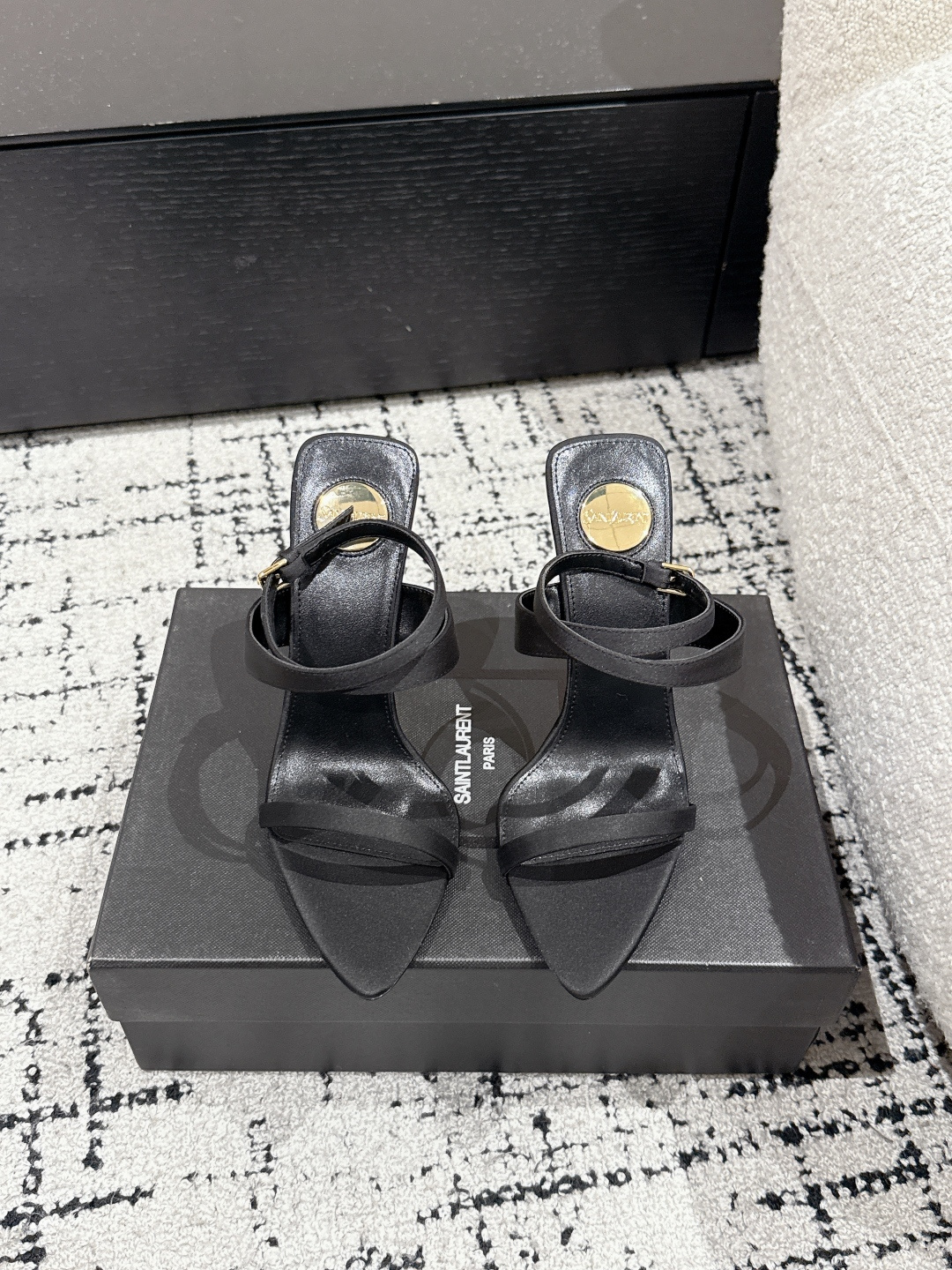 NO:223639,SAINT LAURENYSL 25/ New high heel cross sandals The beautiful beauty of the young lady's high heels elegant and charming and sexy, full of feminineness, silk upper, inner sheepskin, outsole, Italian leather outsole, heel height 10cm Size#35-40 (40 custom made without return or exchange), high heels, saint laurent, saint laurent, saint laurent, saint laurent, sandals, high heels, sheepskin, real silk, Leather soles19860909SAINT LAURENYSL圣罗兰 25/ 新款高跟交叉凉鞋 小姐姐的美丽尤物高跟鞋 优雅迷人性感 女人味十足 鞋面真丝 内里羊皮 大底意大利真皮大底 跟高10cm Size#35-40（40定做不退换）,高跟鞋,saint laurent,saint laurent,saint laurent,sandals,high heels,sheepskin,real silk,Leather soles,Women's Shoes