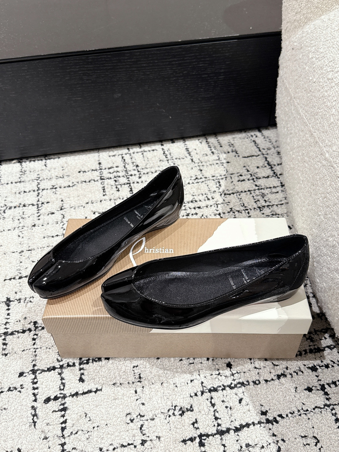 MM6 x CL Red Bottom Super Flat Ballet Shoes with Cow Paint Fabric and Sheepskin Lining - 图片 4