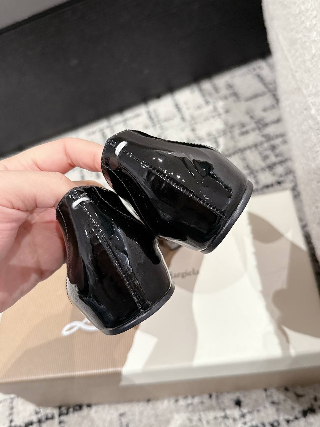 MM6 x CL Red Bottom Super Flat Ballet Shoes with Cow Paint Fabric and Sheepskin Lining - 图片 8