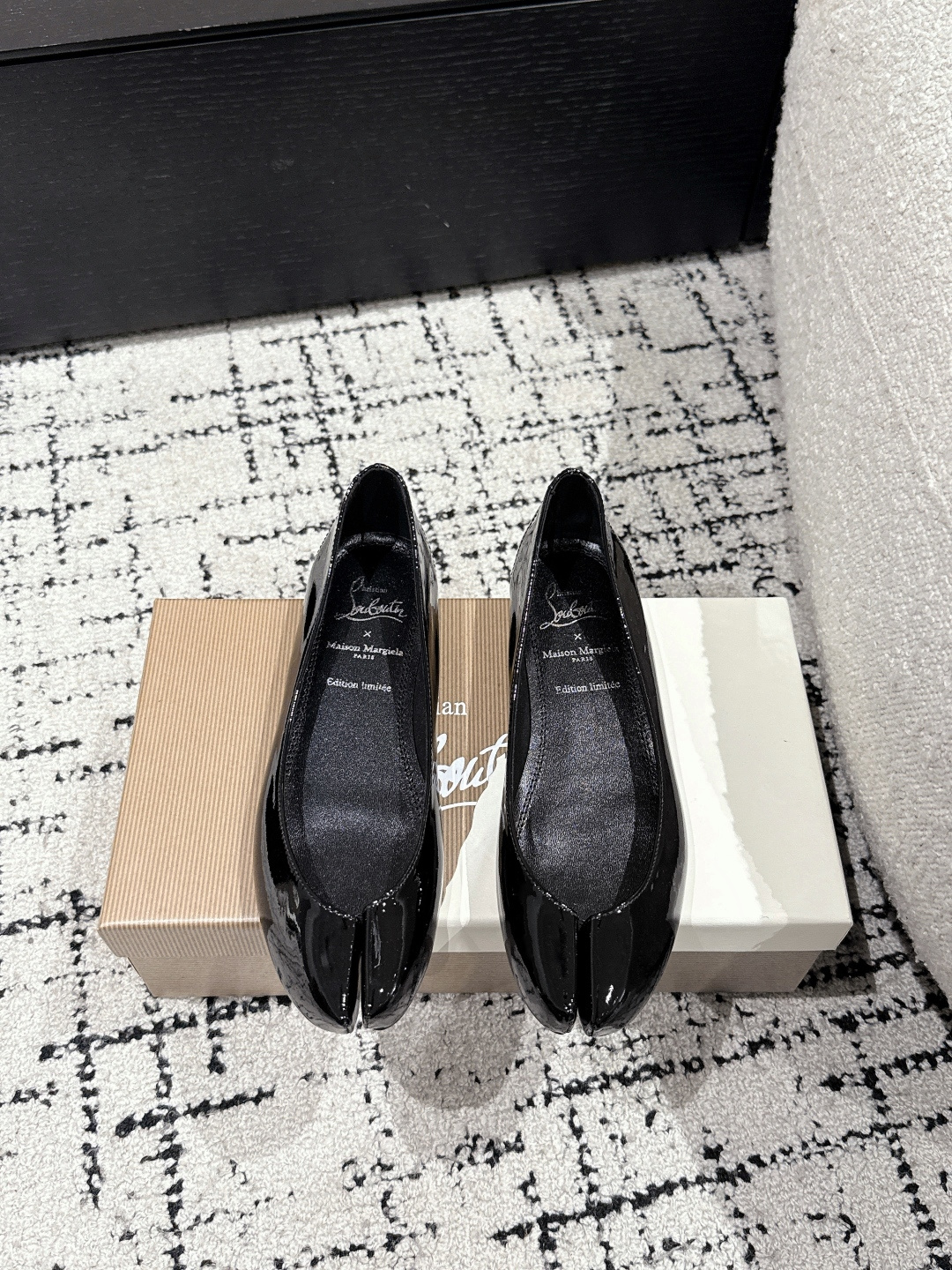 MM6 x CL Red Bottom Super Flat Ballet Shoes with Cow Paint Fabric and Sheepskin Lining - 图片 2