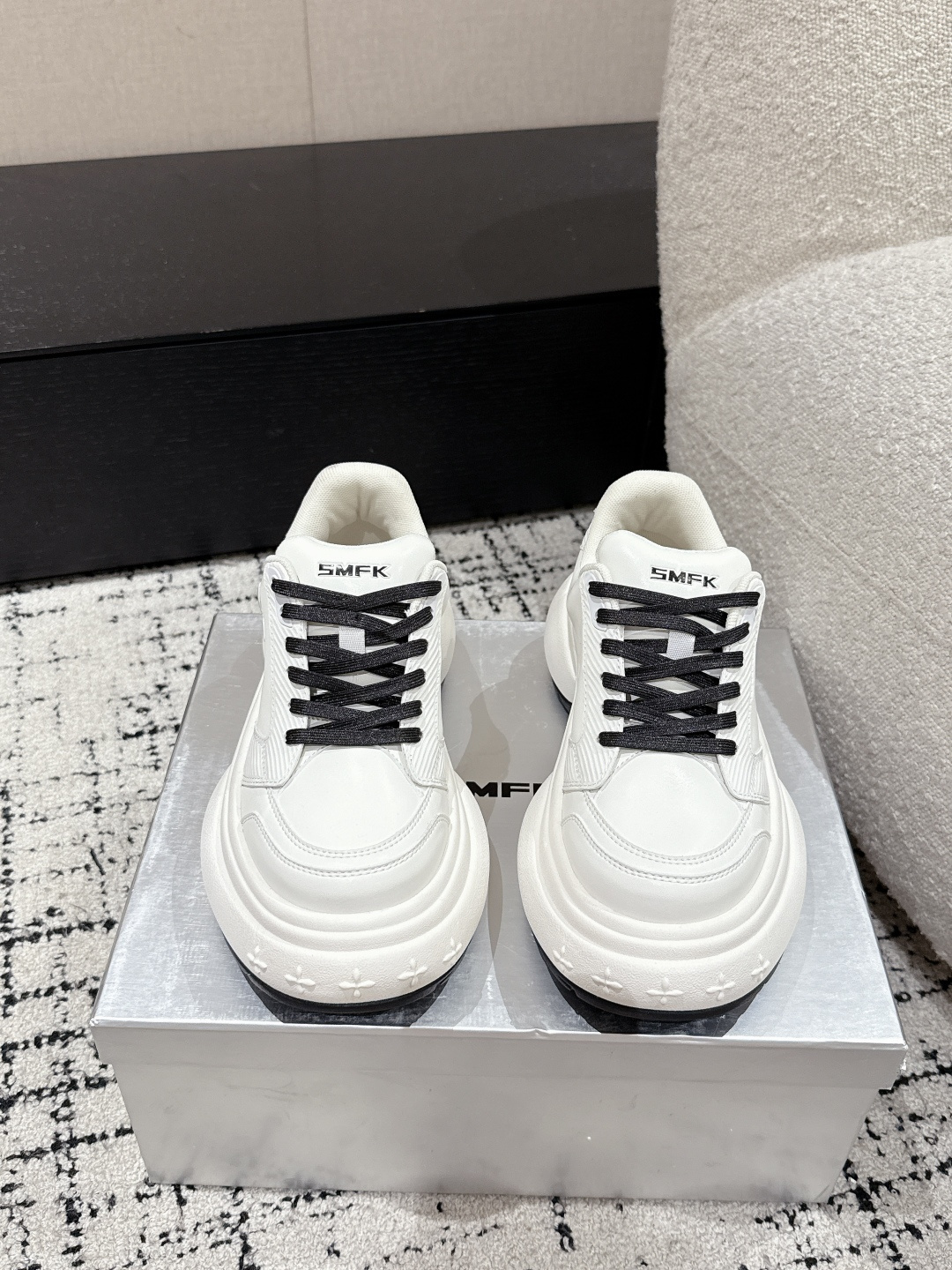 NO:223608,High-version Smfk 25/ Latest niche trendy brand hits, design relief, thick sole, sports shoes, casual shoes, really, very durable, the more you like it!  The gospel of short babies directly extends the body proportions!  !  Sole soft and comfortable, sole is wear-resistant and non-slip - and every color is very versatile. It is really suitable for this spring and summer. The upper is original cowhide/original net, the inner lining is original mesh, heel height 6cm, the sole is original EVA rubber outsole Size#35-40 (40 custom made without return and exchange), casual shoes/sports shoes, sneakers, cowhide19860909高版本 Smfk 25/ 最新 小众潮牌爆款 设计感浮雕 厚底 运动鞋 休闲鞋 爆真的是很耐看越看越喜欢！矮个子宝宝的福音直接拉长身材比例！！鞋身柔软舒适,鞋底耐磨防滑- 而且每个颜色都非常百搭.真的太适合这个春夏  鞋面原版牛皮/原版网 内里原版网面 跟高6cm 鞋底原版EVA橡胶大底 Size#35-40（40定做不退换）,休闲鞋/运动鞋,sneakers,cowhide,Women's Shoes