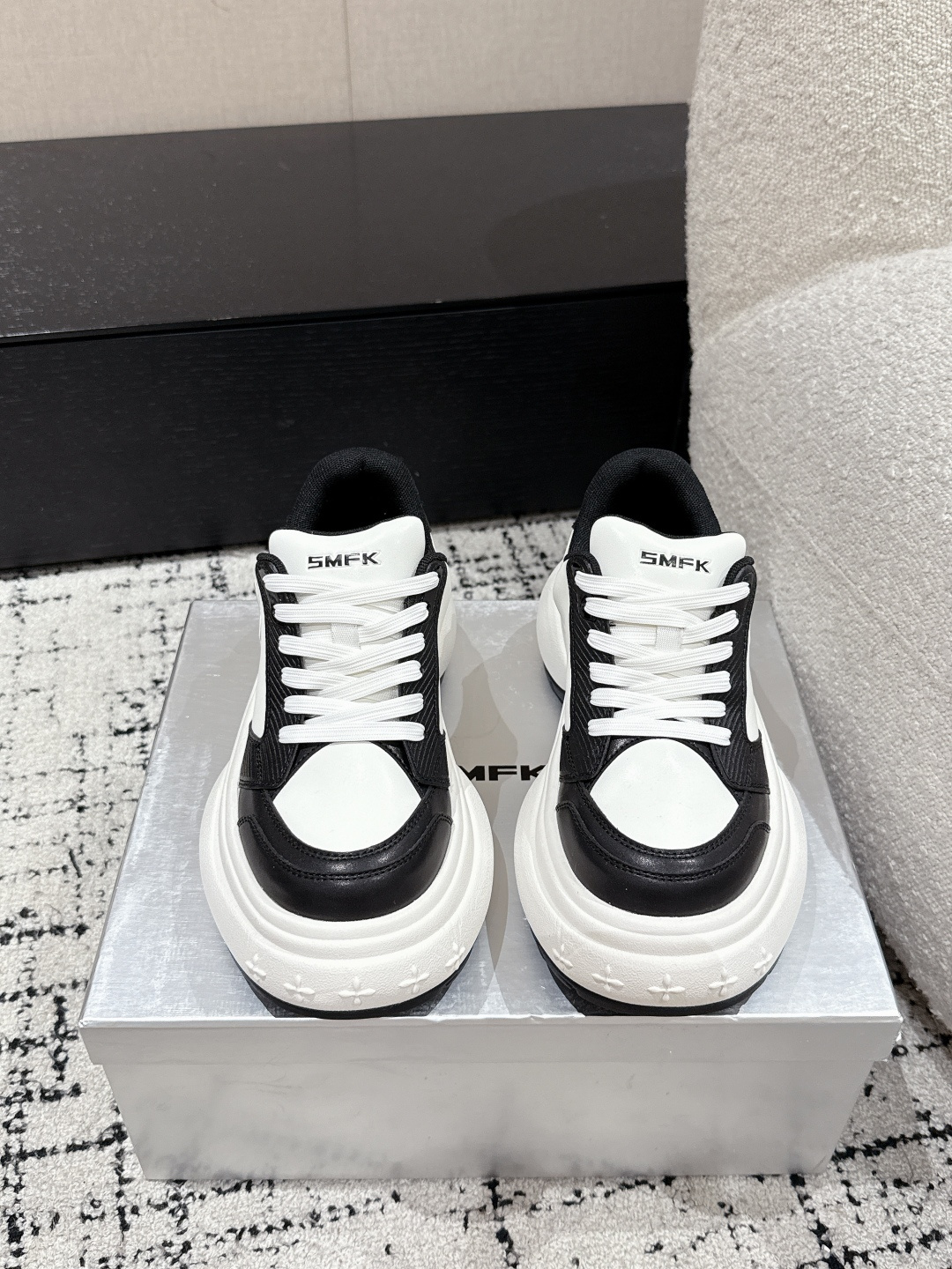 NO:223614,#6cm High-version Smfk 25/ Latest niche trendy brand hits, design relief, thick sole, sports shoes, casual shoes, really, very durable, the more you like it!  The gospel of short babies directly extends the body proportions!  !  Sole soft and comfortable, sole is wear-resistant and non-slip - and every color is very versatile. It is really suitable for this spring and summer. The upper is original cowhide/original net, the inner lining is original mesh, heel height 6cm, the sole is original EVA rubber outsole Size#35-40 (40 custom made without return and exchange), casual shoes/sports shoes, sneakers, cowhide19860909#6cm 高版本 Smfk 25/ 最新 小众潮牌爆款 设计感浮雕 厚底 运动鞋 休闲鞋 爆真的是很耐看越看越喜欢！矮个子宝宝的福音直接拉长身材比例！！鞋身柔软舒适,鞋底耐磨防滑- 而且每个颜色都非常百搭.真的太适合这个春夏  鞋面原版牛皮/原版网 内里原版网面 跟高6cm 鞋底原版EVA橡胶大底 Size#35-40（40定做不退换）,休闲鞋/运动鞋,sneakers,cowhide,Women's Shoes