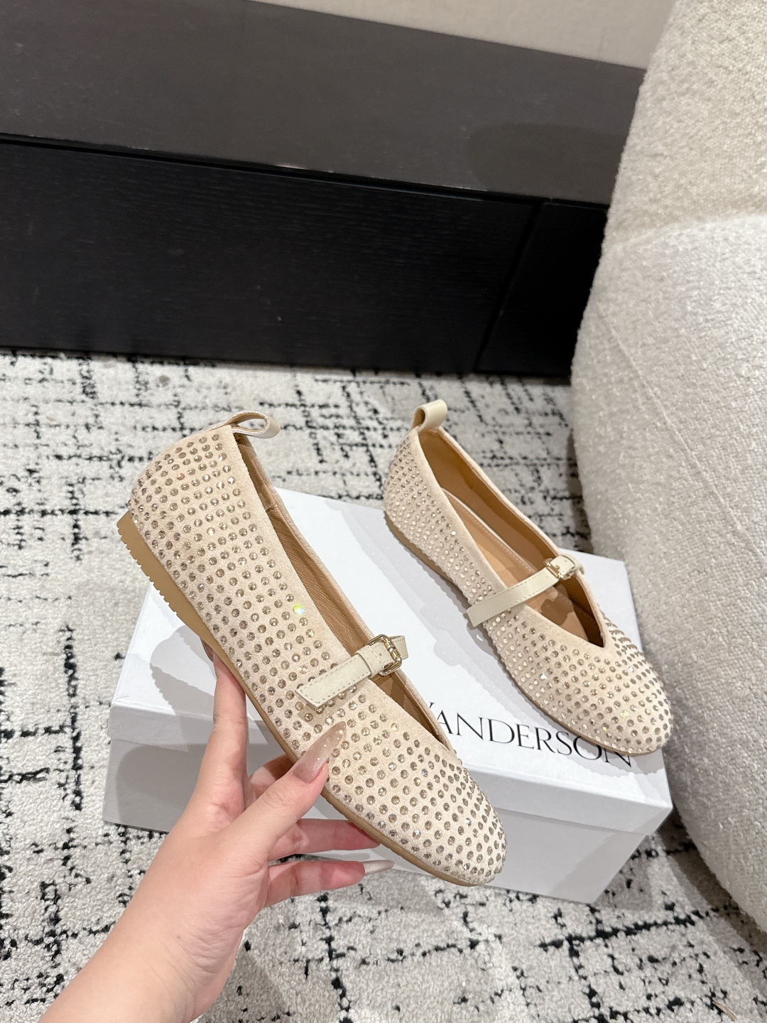 New Jwanderson Elliptical Drilling Shoes for Spring and Summer – $675 - 图片 5