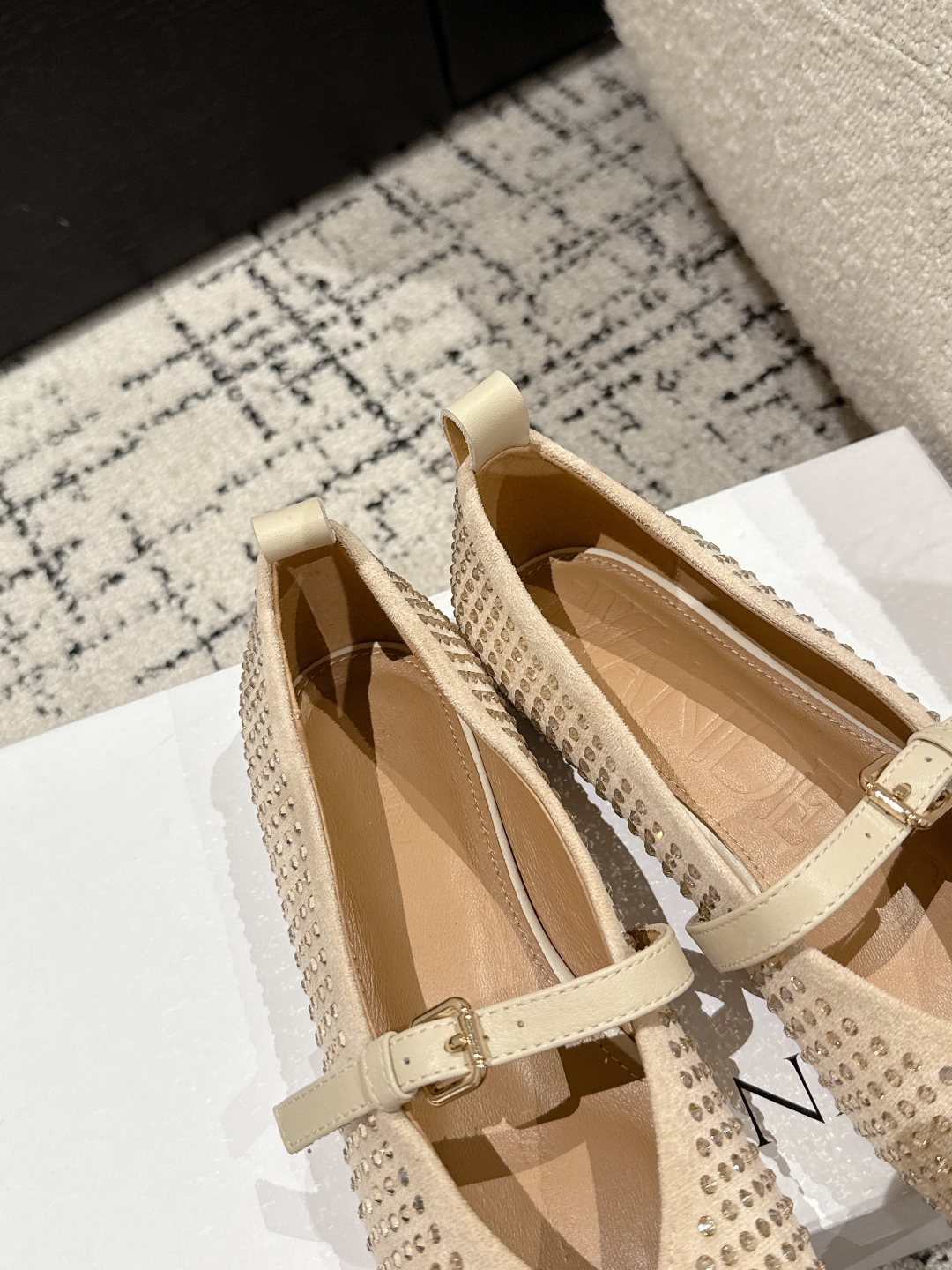 New Jwanderson Elliptical Drilling Shoes for Spring and Summer – $675 - 图片 7