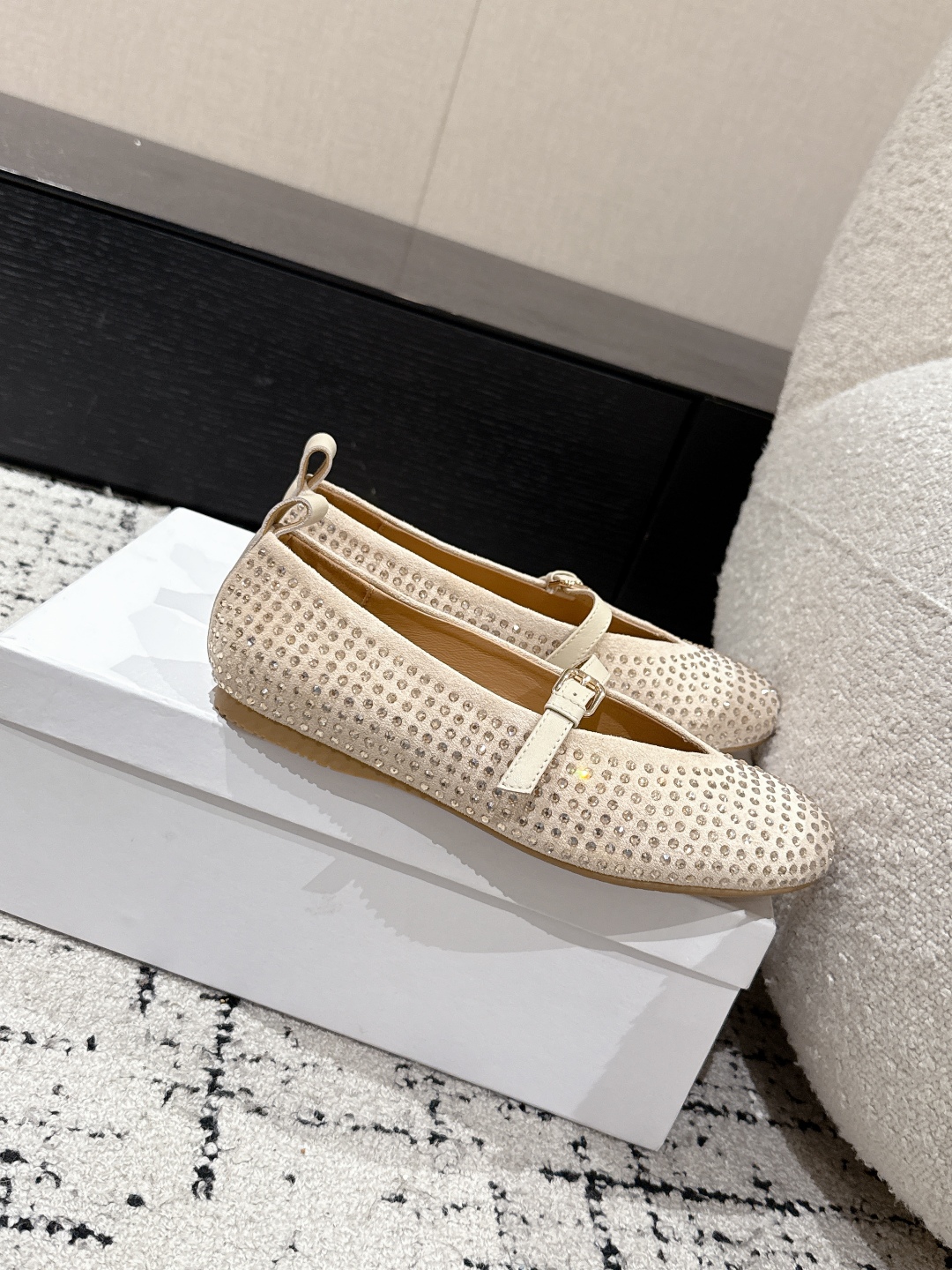 New Jwanderson Elliptical Drilling Shoes for Spring and Summer – $675 - 图片 2