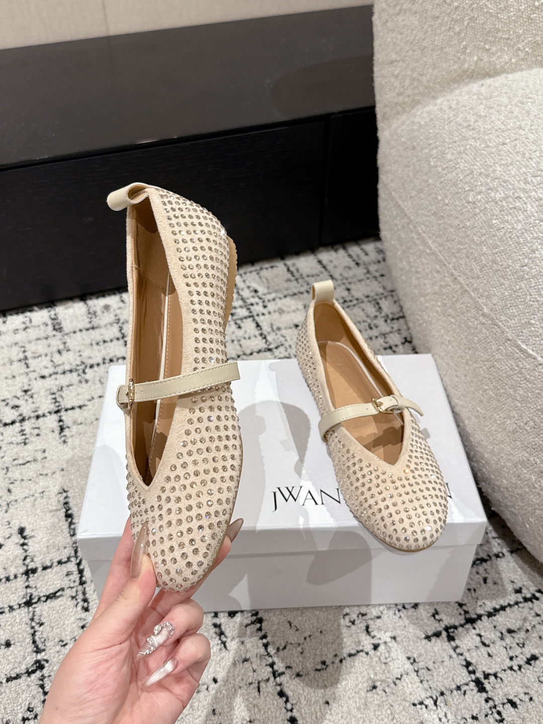 New Jwanderson Elliptical Drilling Shoes for Spring and Summer – $675 - 图片 4