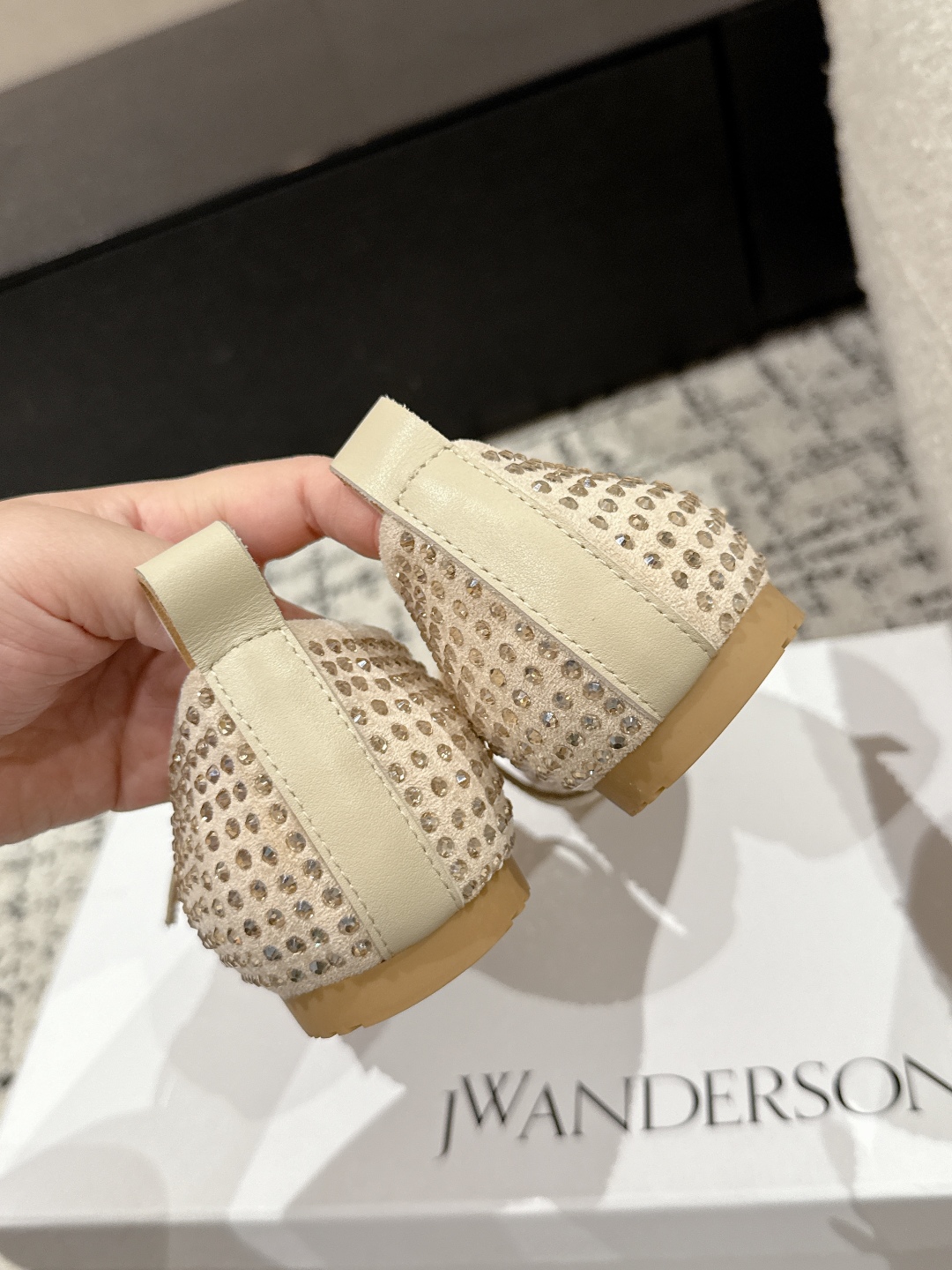 New Jwanderson Elliptical Drilling Shoes for Spring and Summer – $675 - 图片 9