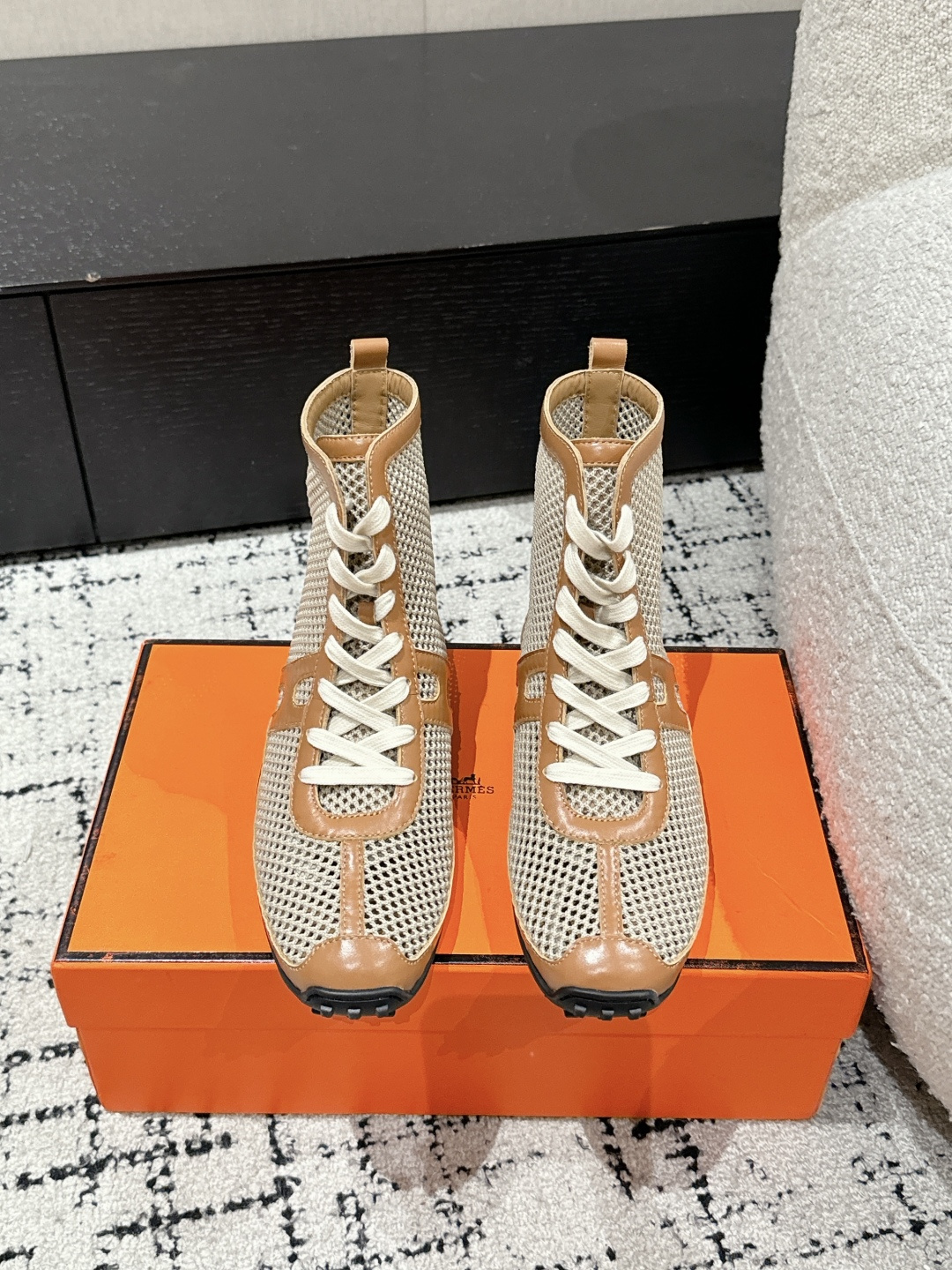 NO:250746,Hermes H Home 25/New mesh Mary Jane Casual short boots The fashionable ugly shoes, the feet are really not ugly, it is fashionable when worn, the feet feel very comfortable and light, classic sports style   mesh color design, ugly and durable. Original custom-made top layer cowhide mesh inner original custom sheepskin large sole original mold-open anti-slip sole Size#35-41 (40.41 custom-made non-return), boots, hermes, hermes, boots, mary jane, cowhide, sheepskin19860909Hermes爱马仕H家 25/新款网面 玛丽珍 休闲短靴 丑鞋的时髦 ,上脚真心不丑,穿上就是时髦人儿,脚感非常舒服又轻便,经典运动风格 网面色设计,丑的耐看 面料原版定制头层牛皮网布 内里原版定制羊皮 大底原版开模防滑大底 Size#35-41（40.41订做不退换）,靴子,hermes,hermes,boots,mary jane,cowhide,sheepskin,Women's Shoes