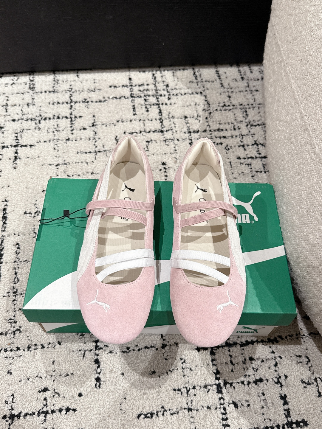 NO:387153,PUMA Speedcat Ballet 25/Spring and Summer Hot Products Round-Head Ballet Casual Shoes Another big event in the trend circle has happened!  The king PUMA, which was looked forward to by countless trendsetters, has actually returned!  PUMA's cross-border cooperation definitely has its place. Avanti shoes, through its unique retro foot shape, have instantly become the absolute focus of the shoe circle in the recent past. Original custom cowhide/Niujing imported sheepskin outsole original EVA wear-resistant non-slip sole Size#35-40 (40 custom-made, non-return and exchange), ballet shoes, cowhide, sheepskin19860909PUMA Speedcat Ballet 25/春夏爆款 圆头芭蕾舞 休闲鞋  潮流圈又一大事件发生！被无数潮人翘首以盼的王炸PUMA竟然回归了！PUMA的跨界合作绝对有着一席之,Avanti鞋款,通过独特的复古足型示人,也瞬间成为近期鞋圈的绝对焦点 鞋面原版定制牛皮/牛京 内里进口羊皮 大底原版EVA耐磨防滑大底 Size#35-40（40定制不退换）,芭蕾舞鞋,cowhide,sheepskin,Women's Shoes