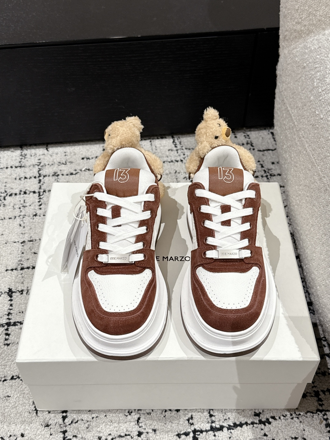 NO:440318,13DE MARZO Niche Trendy Brand 25/ New Three-dimensional Doll Thick Sole Casual Shoes Three-dimensional Bear Doll Make every step full of fun Three-dimensional design of the Bear Doll Make this pair of shoes stand out from the crowd and become the most beautiful on the street. Foamed big-toe sole soft and cute super light. A must-have artifact for beauty. The original top layer of cowhide in the upper, the inner original breathable Monica mesh, heel height 4cm, the original sole of the sole is opened with rubber outsole Size35-40 (40 custom made without return or exchange), casual shoes/sneakers, cowhide1986090913DE MARZO 小众潮牌 25/ 新款 立体玩偶 厚底 休闲鞋 立体小熊玩偶 让每一步都充满趣味 小熊玩偶的立体设计 让这双鞋在人群中脱颖而出 成为街头最靓的崽 发泡大头鞋底软萌可爱 超级轻盈 美女必备神器 鞋面原版头层牛皮 内里原版透气莫尼卡网纱 跟高4cm 鞋底原版开模橡胶大底 Size35-40（40定做不退换）,休闲鞋/运动鞋,sneakers,cowhide,Women's Shoes