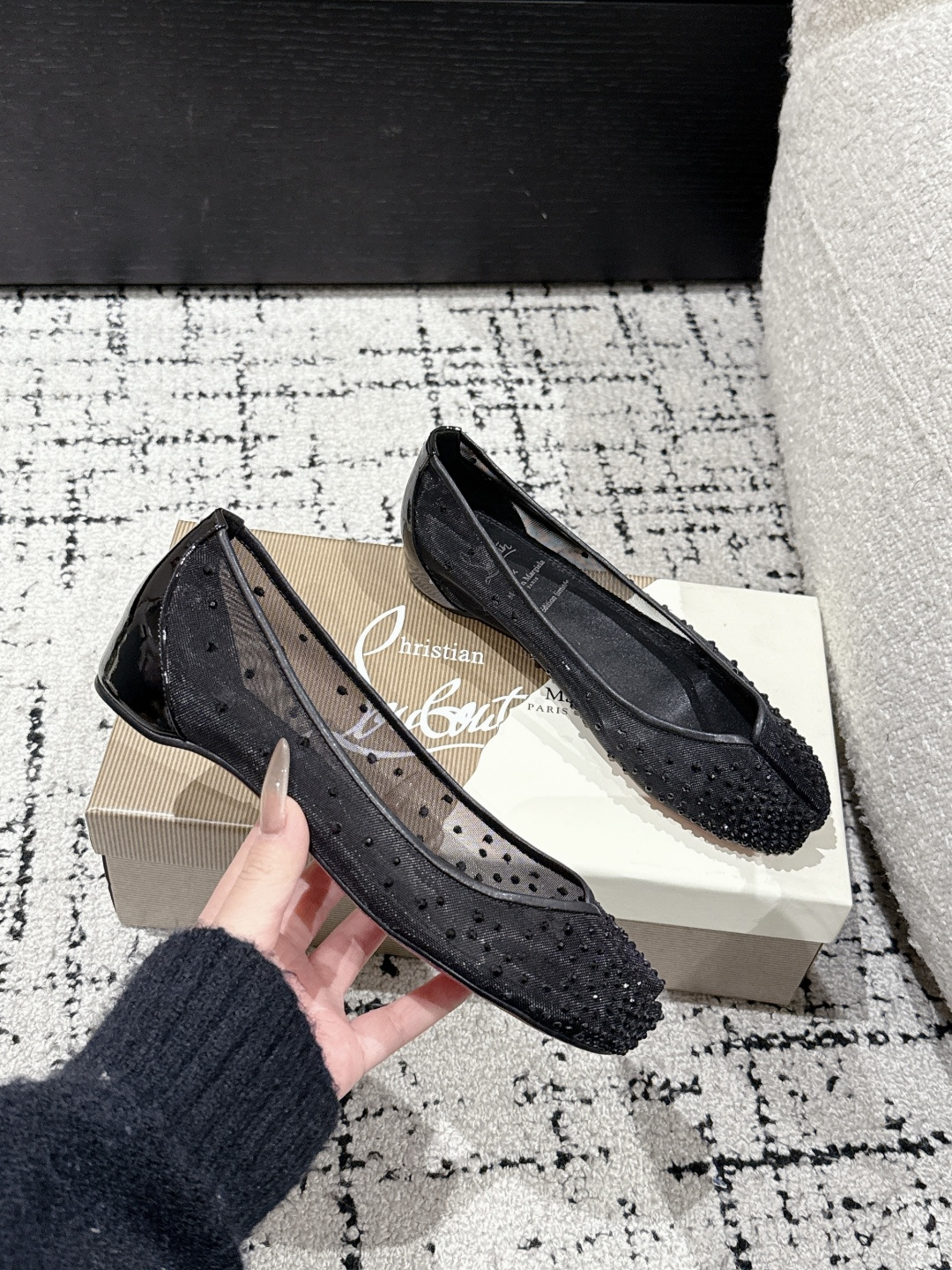 NO:260907,Red-soled shoes, co-branded original disassembled last replica, new products have recently super flat-soled split-toe Mary Jane single-shoe ballet shoes. Mesh hot diamond fabric   sheepskin lining/foot pads Original imitation leather Meina outsole, 1.5cm internal height, absolutely absolute Size: 35-41 [40.41 Customized] With original consistent packaging, split-toe shoes, christian louboutin, mary jane, sheepskin19860909红底鞋 联名款 原版拆解套楦复刻,新品最近超级的平底分趾玛丽珍单鞋芭蕾舞鞋. 网纱烫钻面料 羊皮内里/垫脚 原版仿皮美耐大底 1.5cm的内增高 简直绝绝 码数:35-41 [40.41定做] 配原版一致包装,分趾鞋,christian louboutin,mary jane,sheepskin,Women's Shoes