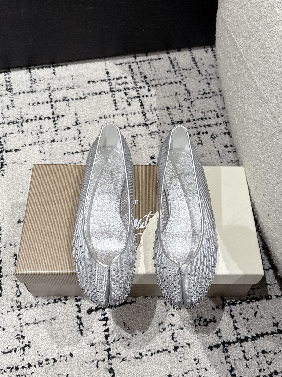 MM6 x CL Red Bottom Ballet Shoes: Original Design with Grid-Hot Drilling Fabric - 图片 2