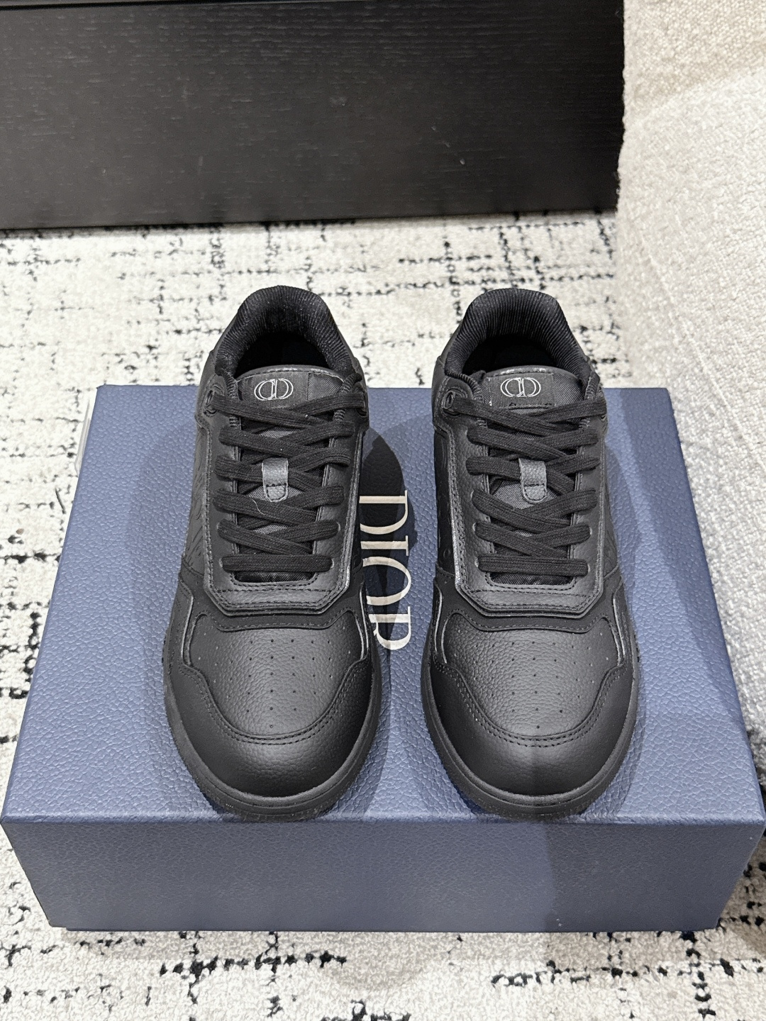 NO:250980,#Dongguan production and purchasing agent Dior 25/ Brand new upgrade B27 series classic couple presbyopia casual sports shoes Determine the exclusive quality and accept market comparison!  Original purchase, development and production, the counter synchronizes the new layout, the counter is sought after by major celebrities. The footing effect is very nice. The B27 sports shoes created by Italian craftsmen are clearly layered and show modern and elegant style with a unique three-dimensional effect. Dior x AJ1, classic presbyterian Oblique printed and embroidered elements. The counter synchronous packaging. The fabric is customized with cowhide   Oblique presbyterian cloth. The inner lining is customized with breathable inner lining. The original private model TPU combination sole. The bottom thickness is 3CM. Size: #35-46 (female 40.41 men 45.46 custom-made without return or exchange), casual shoes/sports shoes, dior, dior, sneakers, cowhide19860909#莞产代购级 Dior迪奥 25/ 全新升级 B27系列 经典 情侣款老花 休闲运动板鞋 认准独家品质接受市场对比！ 原版购入 开发做货 专柜同步新版面各大明星网红追捧的一款 上脚效果非常nice 由意大利工匠打造的B27运动板鞋 层次分明以别一格的立体效果展现摩登优雅格调媲美Dior x AJ1,经典老花Oblique 印花刺绣元素 专柜同步包装 面料原版定制牛皮  Oblique老花布 内里定制透气内里 大底原版私模TPU组合大底 底厚3CM Size:#35-46(女40.41男45.46定做不退换）,休闲鞋/运动鞋,dior,dior,sneakers,cowhide,Women's Shoes