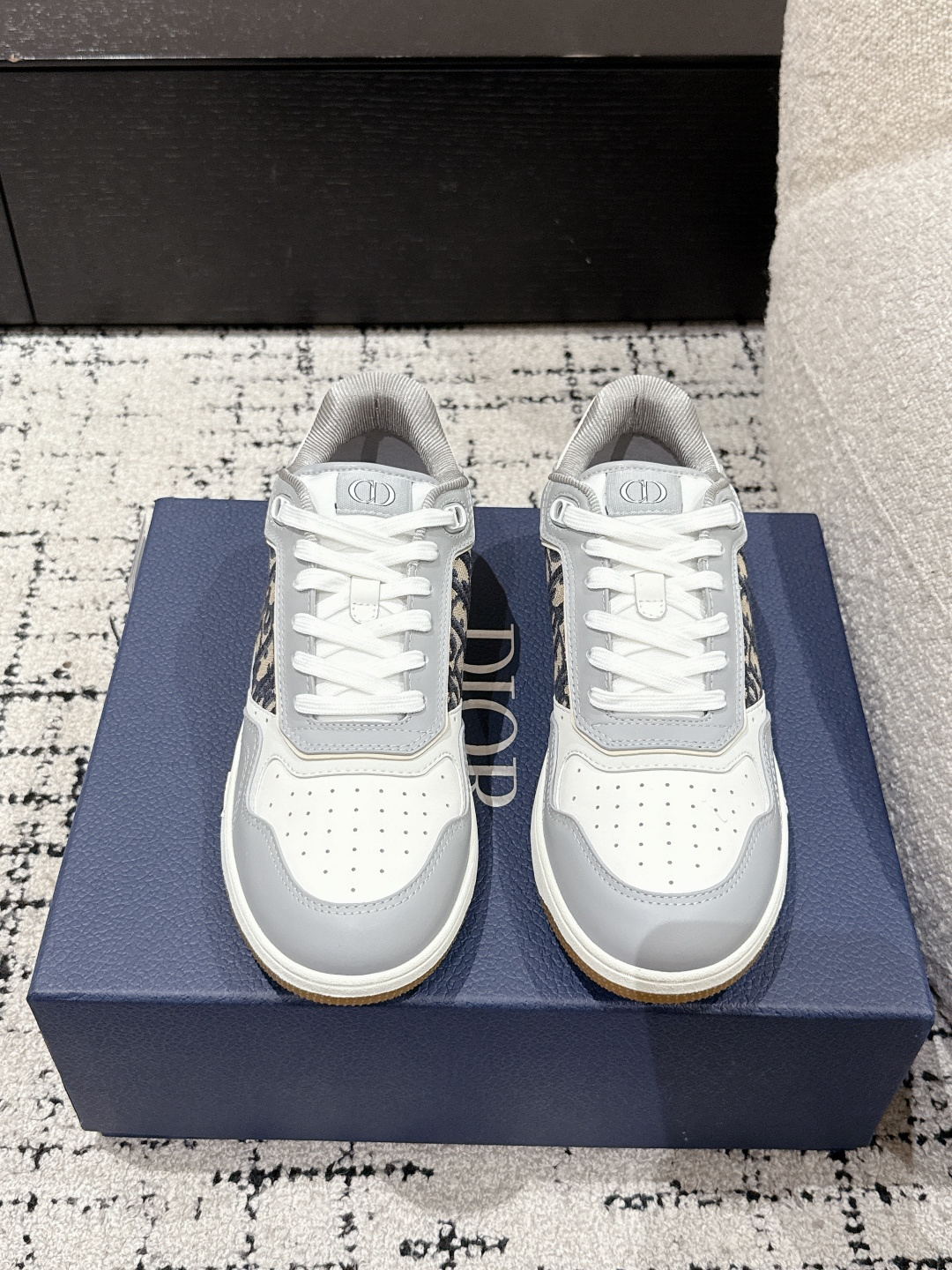 NO:250948,#Dongguan production and purchasing agent Dior 25/ Brand new upgrade B27 series classic couple presbyopia casual sports shoes Determine the exclusive quality and accept market comparison!  Original purchase, development and production, the counter synchronizes the new layout, the counter is sought after by major celebrities. The footing effect is very nice. The B27 sports shoes created by Italian craftsmen are clearly layered and show modern and elegant style with a unique three-dimensional effect. Dior x AJ1, classic presbyterian Oblique printed and embroidered elements. The counter synchronous packaging. The fabric is customized with cowhide   Oblique presbyterian cloth. The inner lining is customized with breathable inner lining. The original private model TPU combination sole. The bottom thickness is 3CM. Size: #35-46 (female 40.41 men 45.46 custom-made without return or exchange), casual shoes/sports shoes, dior, dior, sneakers, cowhide19860909#莞产代购级 Dior迪奥 25/ 全新升级 B27系列 经典 情侣款老花 休闲运动板鞋 认准独家品质接受市场对比！ 原版购入 开发做货 专柜同步新版面各大明星网红追捧的一款 上脚效果非常nice 由意大利工匠打造的B27运动板鞋 层次分明以别一格的立体效果展现摩登优雅格调媲美Dior x AJ1,经典老花Oblique 印花刺绣元素 专柜同步包装 面料原版定制牛皮  Oblique老花布 内里定制透气内里 大底原版私模TPU组合大底 底厚3CM Size:#35-46(女40.41男45.46定做不退换）,休闲鞋/运动鞋,dior,dior,sneakers,cowhide,Women's Shoes