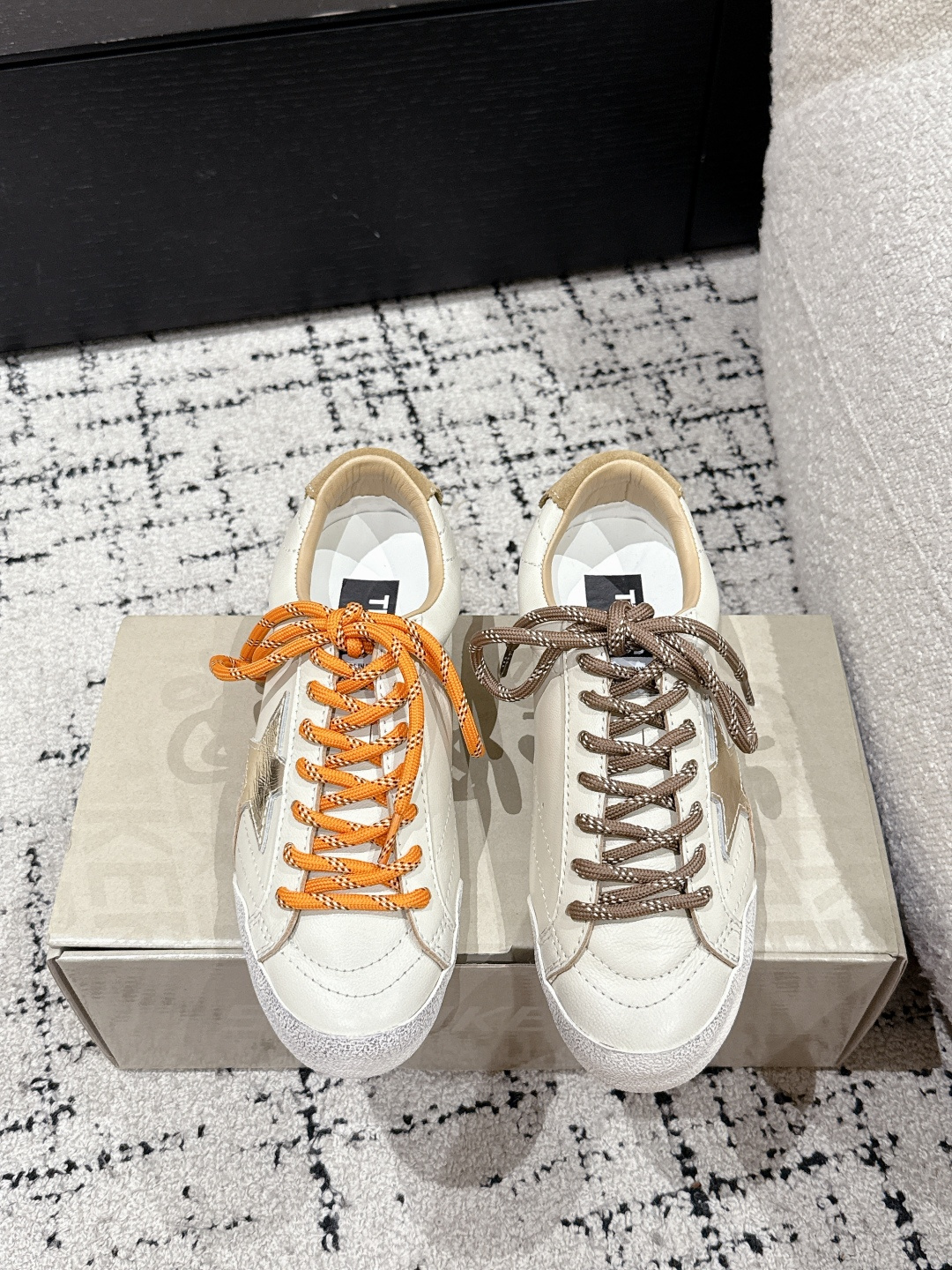 NO:250950,#Top version Purchase level GGDB Golden Goose 25/ Latest truestar series German training shoes ggdb classic couples small dirty shoes. To the point of being popular, white shoes, and various small dirty shoes are worn!  Celebrity private server demonstration × It’s so versatile!  No need to worry about washing shoes anymore!  Upper: Original custom cowhide Inner: Breathable towel Inner foot pad: Cowhide foot pad Outsole: Original mold opening 3.5cm high-enhancing breast pad Size# Women's 35-40 (40 custom made without return or exchange), casual shoes/sports shoes, sneakers, cowhide19860909#顶级版本 代购级 GGDB Golden Goose 25/ 最新 truestar系列 德训鞋 ggdb经典情侣款小脏鞋 火红程度上怼小白鞋,下踩各类小脏鞋！明星私服上脚示范 ×就是这么百搭 ！再也不用担心洗鞋的问题啦！ 鞋面: 原版定制牛皮 内里: 透气毛巾里 垫脚: 牛皮垫脚 大底: 原版开模3.5cm内增高乳垫 Size#女35-40（40订做不退换）,休闲鞋/运动鞋,sneakers,cowhide,Women's Shoes