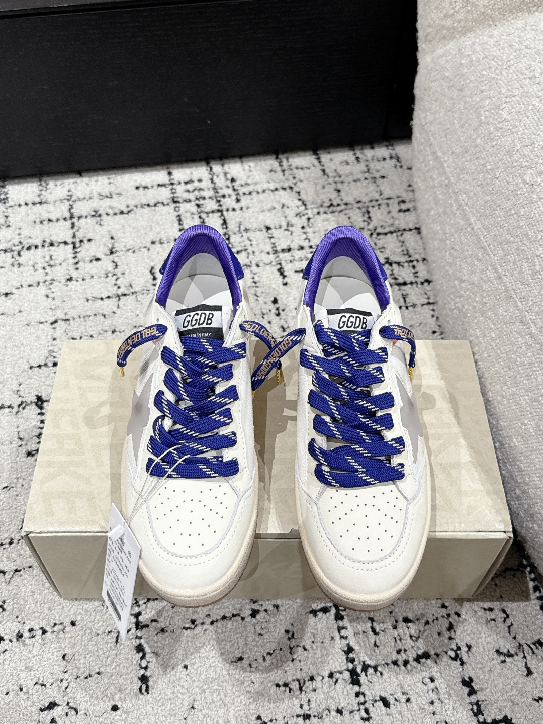 NO:449028,#Women's Purchase Level ｜Golden Goose Deluxe Brand 25/ Latest Style Casual Dirty Shoes White Leather Film Gray Star Green Tail ggdb Classic Couple Dirty Shoes~~To the point of being red, white shoes, and various small dirty shoes are worn!  Celebrity private server demonstration × It’s so versatile!  No need to worry about washing shoes anymore!  The best white shoes to wear, the last is the same as the original one. The round and flat toe is very formal, not bloated and delicate. Upper: Original custom cowhide Inner: Sheepskin Finger: Original open mold 3.5cm high-rise latex insole Size: #35-40, casual shoes/sports shoes, sneakers, cowhide, sheepskin19860909#女款 代购级  ｜Golden Goose Deluxe Brand 25/ 最新款 休闲 脏脏鞋 白皮 胶片灰星绿尾 ggdb经典情侣款小脏鞋~~火红程度上怼小白鞋,下踩各类小脏鞋！明星私服上脚示范 ×就是这么百搭 ！再也不用担心洗鞋的问题啦！ 最好穿的小白鞋,楦型和原版无差了,圆扁的鞋头修的非常正,不臃肿很秀气 鞋面: 原版定制牛皮 内里: 羊皮 垫脚: 原版开模3.5cm内增高乳胶鞋垫 Size: #35-40,休闲鞋/运动鞋,sneakers,cowhide,sheepskin,Women's Shoes