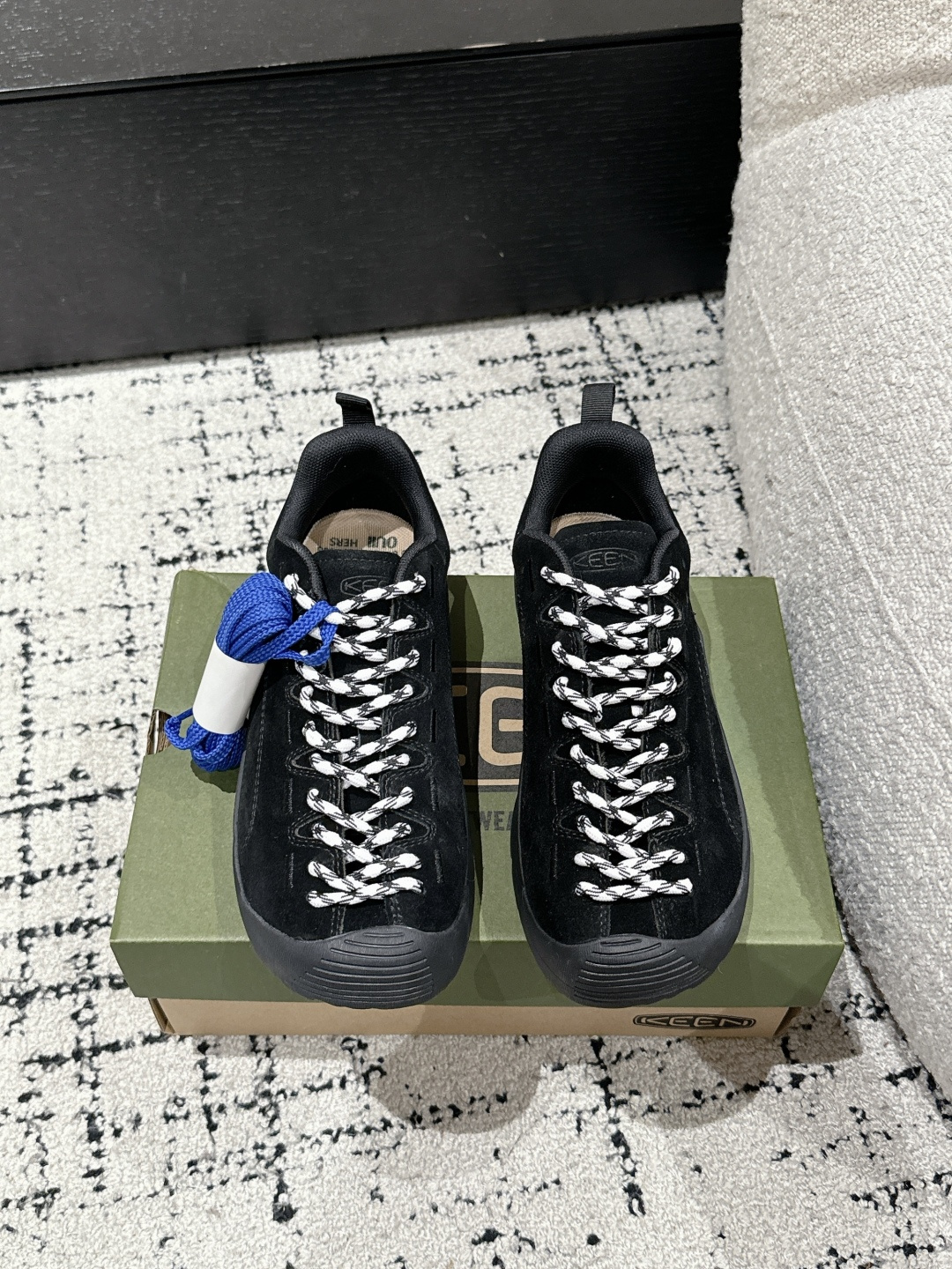 NO:418388,Top version Keen Cohen Niche trendy brand 25/Spring and summer new Jasper mountain series, ugly cute outdoor shoes, hiking shoes, Japanese street retro style, ugly shoes that can go 20,000 steps at first glance, ugly and cute, it is really fragrant when you put on the feet! The body of cowhides is good, breathable and comfortable. It is correct to choose hiking citywalk. The sole is soft enough and has good elasticity. The original replacement shoelaces are delivered. The upper is colorful. The upper is imported from Niujing. The inner lining breathable net. The sole is original customized rubber sole. Size#35-40 (40 custom-made, no return or exchange), casual shoes/sports shoes, sneakers, cowhide19860909顶级版本 Keen 科恩 小众潮牌 25/春夏新款 Jasper山系 丑萌 户外鞋 登山鞋 日系街头复古风 可以暴走2w步的丑鞋 第一眼丑萌丑萌,一上脚真香! 牛皮鞋身的包裹性hin好,透气舒适 徒步登山 citywalk选它准没错 鞋底足够软,回弹性不错 配送原版替换鞋带 多姿多彩 鞋面采用原版进口牛京 内里透气网 鞋底原版定制橡胶大底 Size#35-40（40定做不退换）,休闲鞋/运动鞋,sneakers,cowhide,Women's Shoes