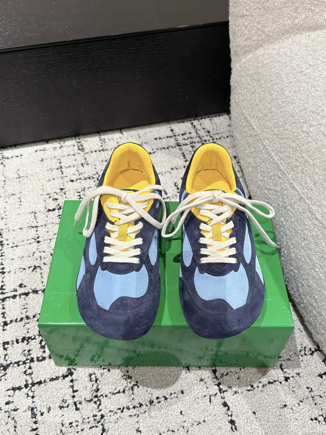 NO:263808,Women and men #top version Bottega Veneta BV Baodiejia 25/Latest hit Forrest Gump shoes German training Casual sports shoes Sneaker technology nylon and suede made of nylon and suede, inspired by retro sneakers, new interpretation of classic sneakers, light, comfortable and breathable summer essentials, using classic woven texture, super recognizable, nylon suede splicing, full texture!   #Size#Women 35-40 (40 custom made no return or exchange) #Men 39-45 (45 custom made no return or exchange), casual shoes/sports shoes, bottega veneta, bottega veneta, bottega veneta, bottega veneta, bottega veneta, bottega veneta, bottega veneta, sneakers, chamois leather19860909女男 #顶级版本 Bottega Veneta BV葆蝶家 25/最新爆款 阿甘鞋 德训 休闲 运动鞋 Sneaker科技尼龙和绒面打造,灵感来自复古球鞋,全新演绎经典运动鞋,轻便、舒适、透气的夏季必备单品 采用经典的编织纹理,超有辨识度,尼龙麂皮拼接,满满的质感呈现！  #Size#女35-40（40订做不退换）  #男39-45（45订做不退换）,休闲鞋/运动鞋,bottega veneta,bottega veneta,bottega veneta,sneakers,chamois leather,Women's Shoes