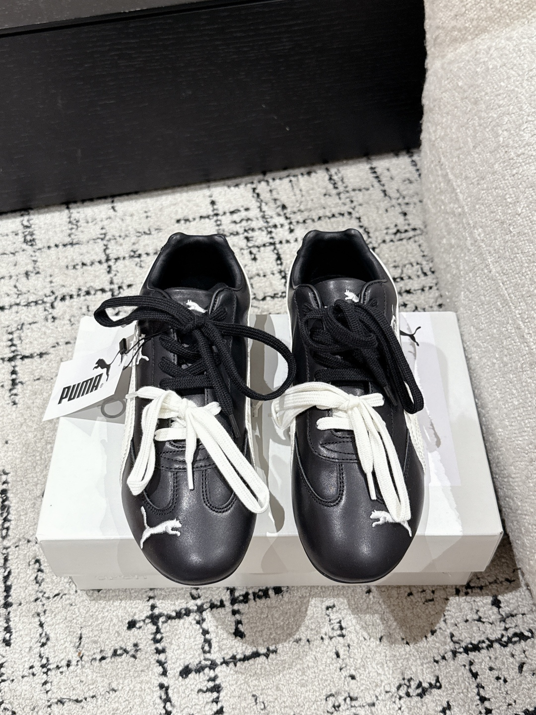 NO:440224,#Purchase level Top version puma X openyy 25/ Spring Co-branded sneakers New colors are coming Casual sports shoes Retro beige Sakura pink I really recommend it!  !  The sisters are really popular this year. Seeing this pumaxopenyy beige design, this retro feel. The overall shoe is very textured. The overall shoe shape is very retro, and the design of the flip tongue is even more classic. It makes you feel more retro. The foot effect. Fabric: Original custom ox back velvet. Inner: Original breathable net Outsole: Original anti-slip rubber outsole Size: #35-40, casual shoes/sports shoes, sneakers19860909#代购级 顶级版本 puma X openyy 25/ 春季 联名运动鞋 新色来袭 休闲 运动鞋 复古米色 樱花粉色 我真的好推荐啊！！姐妹们今年复古风真的好火的 看到这pumaxopenyy米色这设计这复古的感觉的 鞋子整体非常有质感整体的鞋型非常的复古,翻盖鞋舌的设计更是经典.让你一整个复古的感觉更加浓郁 上脚效果 面料: 原版定制牛反绒 内里: 原版透气网 大底: 原版防滑橡胶大底 Size: #35-40,休闲鞋/运动鞋,sneakers,Women's Shoes