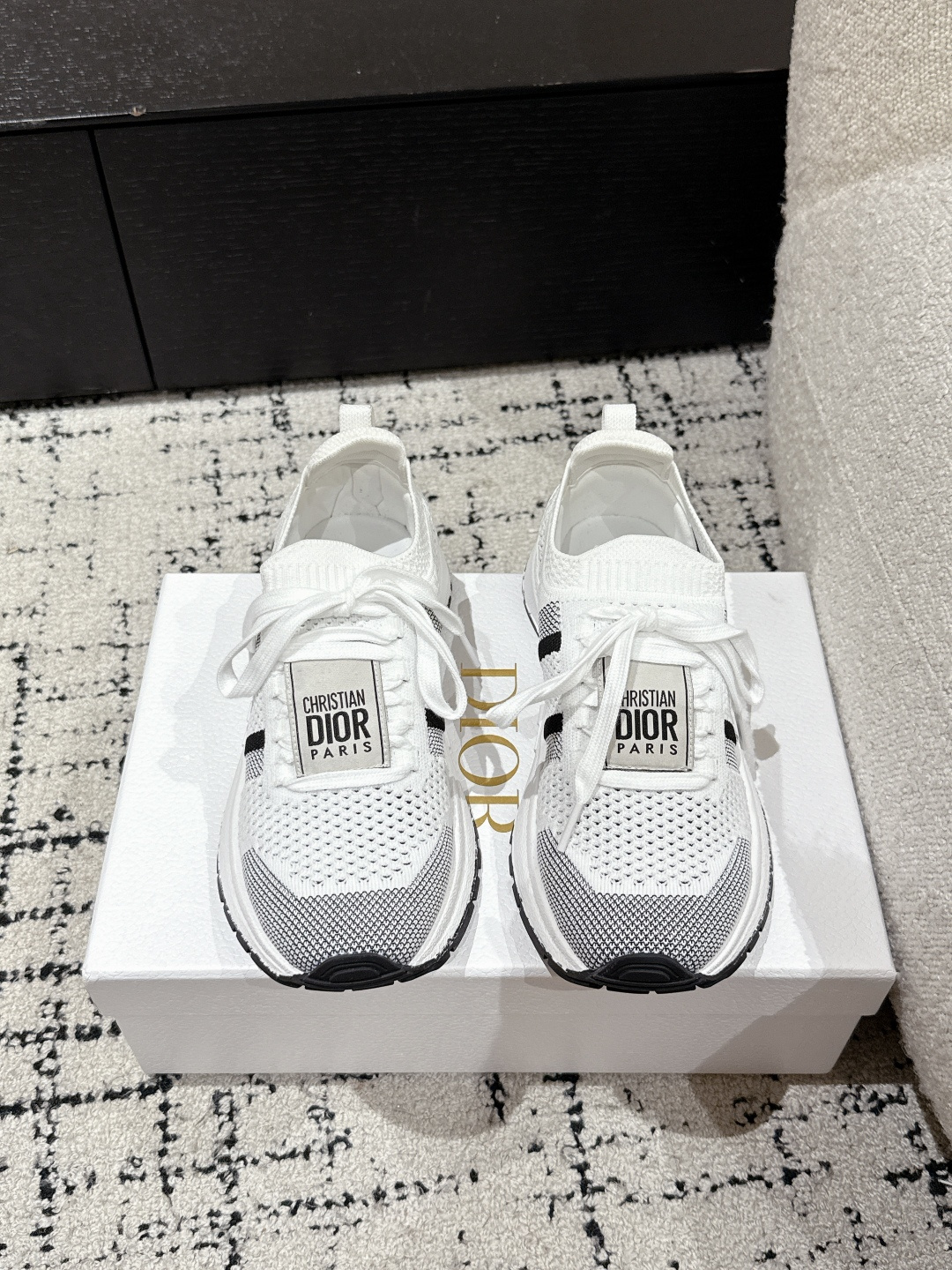 NO:263794,#Couple Model Top Version DIOR 25/ Latest Run'n'Dior Round-toe lace, low-top, life and casual, sports shoes, Taikoo Hui purchased and developed. This Dior sneaker continues the long-lasting outline and is carefully crafted from cowhide leather, so it will be particularly comfortable to wear. It is decorated with suede inserts in the same color and decorated with metal stars to enhance the style. The style is light and matched with the thin sole of the 