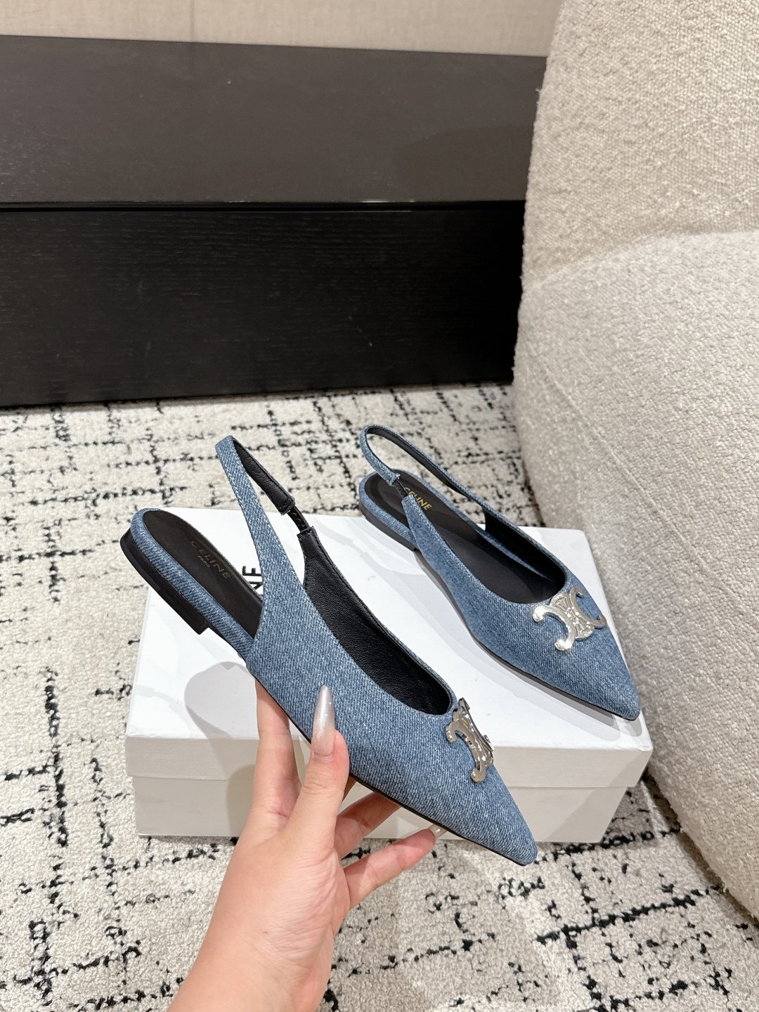 CELINE Summer New Colour Cowboy Sandals: Stylish and Comfortable Footwear Option - 图片 5