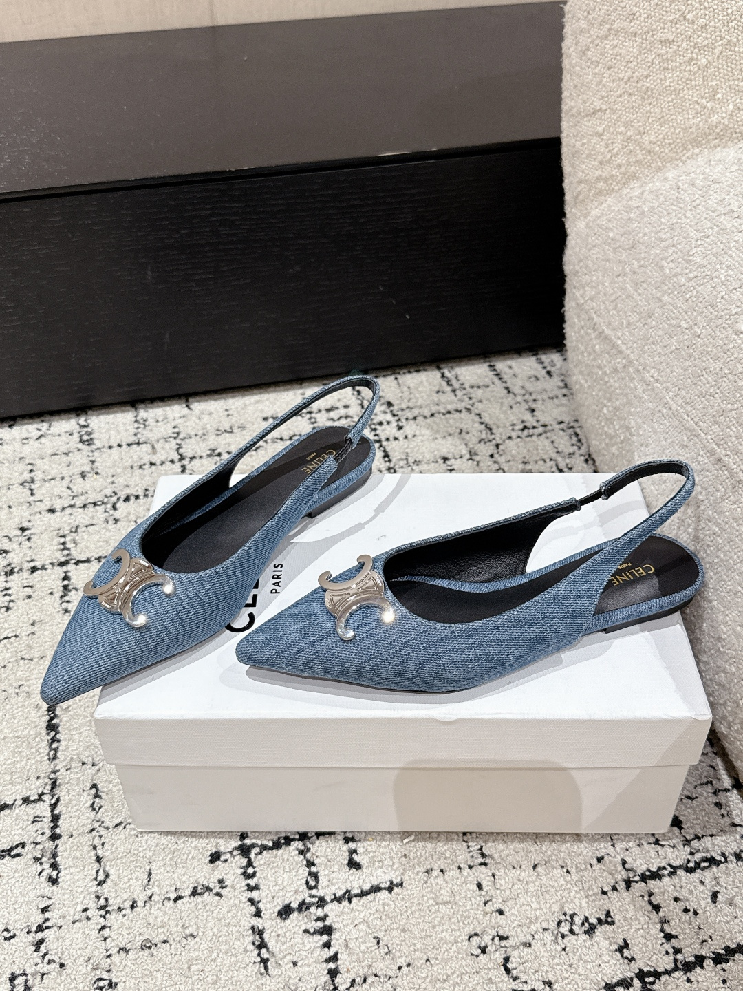 CELINE Summer New Colour Cowboy Sandals: Stylish and Comfortable Footwear Option - 图片 1