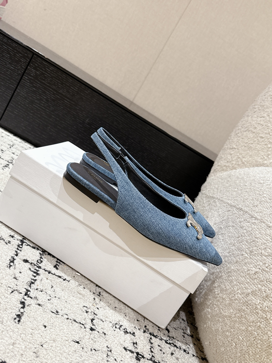 CELINE Summer New Colour Cowboy Sandals: Stylish and Comfortable Footwear Option - 图片 3