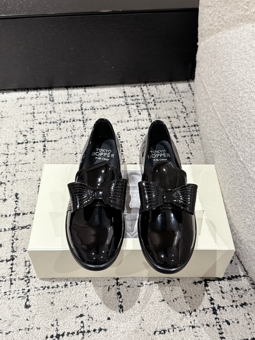 NO:418143,Top version Tokyo Bopper Niche Trendy Brand 25/ New Spring and Summer Style Bows Mary Jane Little Leather Shoes are really beautiful!  New niche brand, every color looks very good. Classic flower design with unique design. Each pair is handmade, with a flowery upper and a beautiful look. Every color has a unique outfit. Every style matched is exclusive to everyone!  Beauty is different, and the world should be like this!  Super comfortable to wear!  !  The style is also very friendly!  The upper is made of original imported cowhide, inner sheepskin, original custom Italian leather outsole Size#35-40 (40 custom made without return), Mary Jane, mary jane, cowhide, sheepskin, Leather soles19860909顶级版本 Tokyo Bopper 小众潮牌 25/ 春夏新款 蝴蝶结 玛丽珍 小皮鞋 真的的美死了！新款小众品牌,每一个颜色都很好看 经典的花朵设计,具有独特的设计 每一双都是手工制作,鞋面繁花,有繁花似锦的美意 每一个颜色都有独特的穿搭,搭配出的每种风格,都是每个人的专属！ 美丽各有不同,世界本该如此！上脚超级舒适的哦！！版型也很友好！ 鞋面采用原版进口牛皮 内里羊皮 鞋底原版定制意大利真皮大底 Size#35-40（40 定制不退换）,玛丽珍,mary jane,cowhide,sheepskin,Leather soles,Women's Shoes