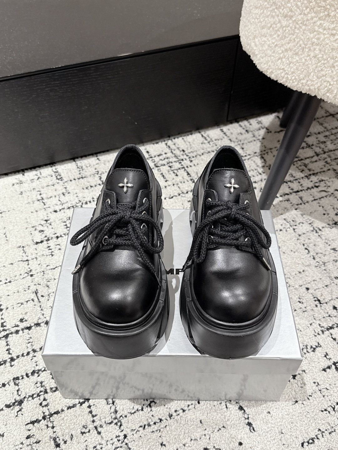 NO:386944,Smfk 25/ Latest niche trendy brands, thick-soled sports shoes, casual shoes, really, very attractive!  The gospel of short babies directly extends the body proportions!  !  Sole soft and comfortable, sole is wear-resistant and non-slip - and every color is very versatile. It is really suitable for this spring and summer. The upper is original cowhide, inner is original sheepskin, heel height 5cm, sole original EVA rubber outsole Size#35-40 (40 custom made without return and exchange), loafers, loafers, sneakers, cowhide, sheepskin19860909Smfk 25/ 最新 小众潮牌爆款 厚底 运动鞋 休闲鞋 爆真的是很耐看越看越喜欢！矮个子宝宝的福音直接拉长身材比例！！鞋身柔软舒适,鞋底耐磨防滑- 而且每个颜色都非常百搭.真的太适合这个春夏  鞋面原版牛皮 内里原版羊皮 跟高5cm 鞋底原版EVA橡胶大底 Size#35-40（40定做不退换）,乐福鞋,loafers,sneakers,cowhide,sheepskin,Women's Shoes