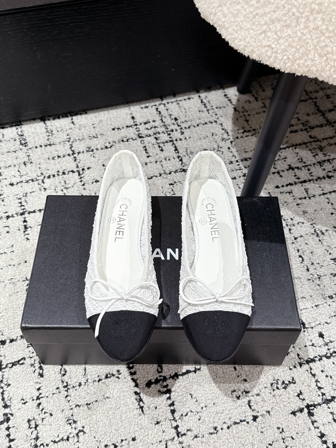 NO:403005,Chanel 25ss classic ballet woven single shoes new color original 1:1 cut Chanel Chanel 100 years classic round-toed ballet shoes. Not many good quality. Really, no pressure to enter and exit the counter at will. Regardless of last shape, leather selection, and manufacturing technology, they are genuine craftsmanship, very exquisite. Fabric woven surface, imported sheepskin inside (sweat absorbing and soft) sole Italian special A-grade genuine leather sole (non-market ordinary thin sole) Size35-41 (customized for 40.41), ballet shoes, chanel, chanel, sheepskin19860909Chanel 25ss经典芭蕾舞编织单鞋新色 原版1:1切割而成 Chanel香奈儿万年经典 圆头芭蕾舞鞋 好品质不多 真正做到随便进出专柜无压力 无论楦型、皮料选择、制造工艺都是正品工艺,十分考究. 面料编织面 内里进口绵羊皮（吸汗柔软） 鞋底意大利特A级真皮底（非市场普通薄底） Size35-41（40.41定做）,芭蕾舞鞋,chanel,chanel,sheepskin,Women's Shoes