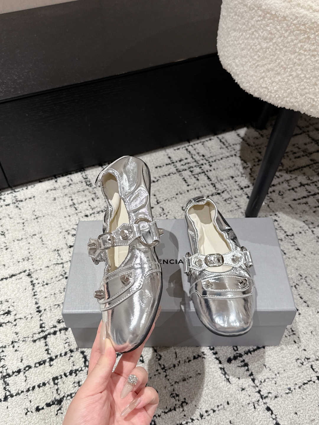 New Metal Nails Ballet Shoes: CAGOLE Slippers in Balentia Paris Fashion. - 图片 4