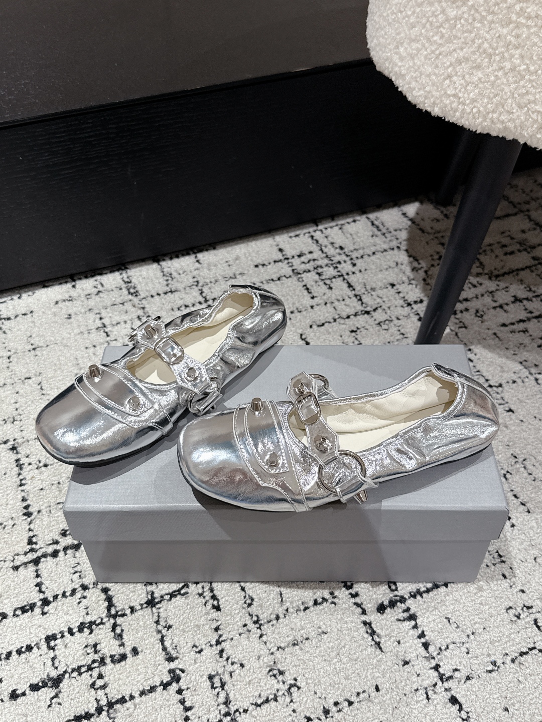 New Metal Nails Ballet Shoes: CAGOLE Slippers in Balentia Paris Fashion. - 图片 3