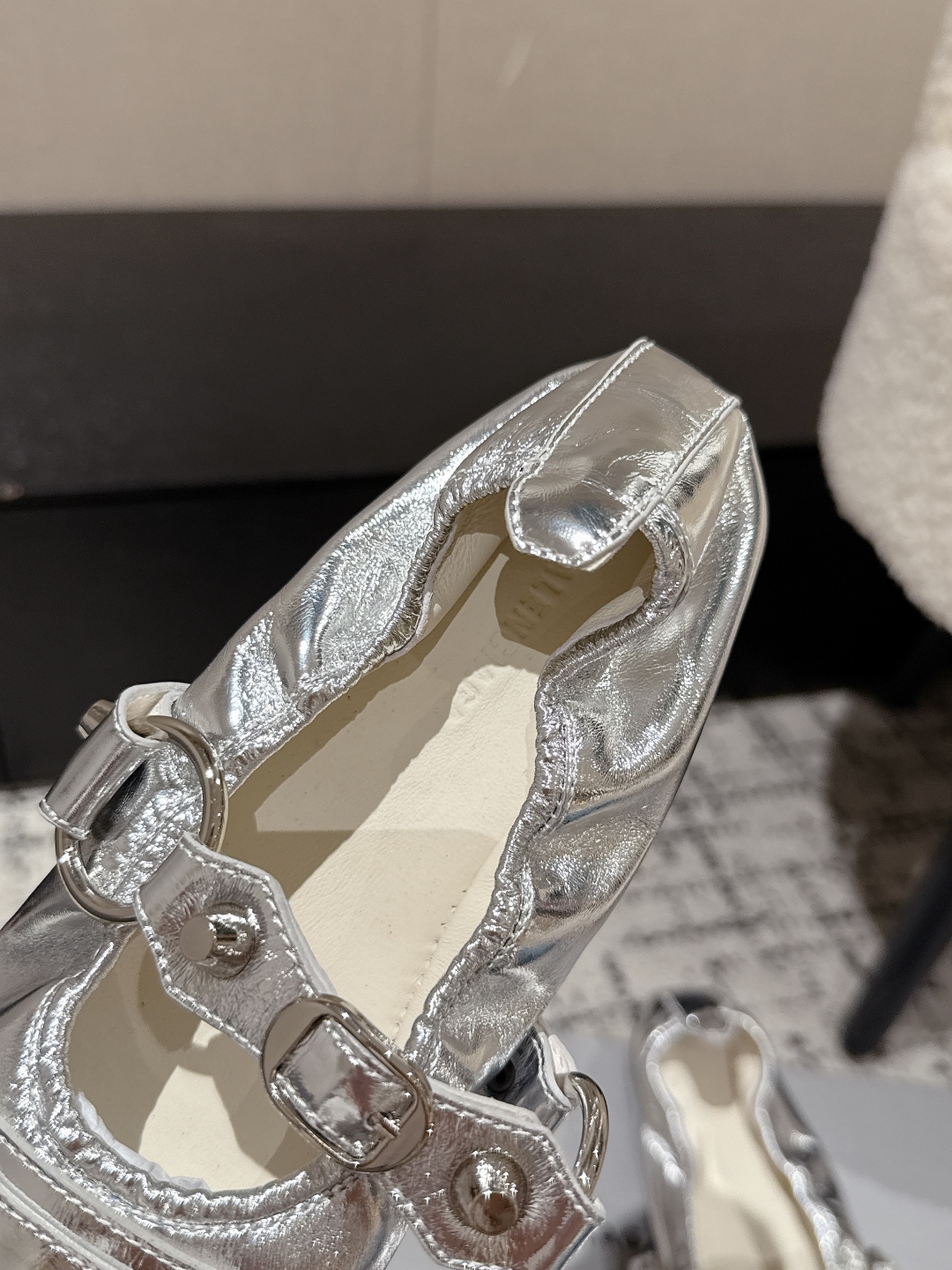 New Metal Nails Ballet Shoes: CAGOLE Slippers in Balentia Paris Fashion. - 图片 8