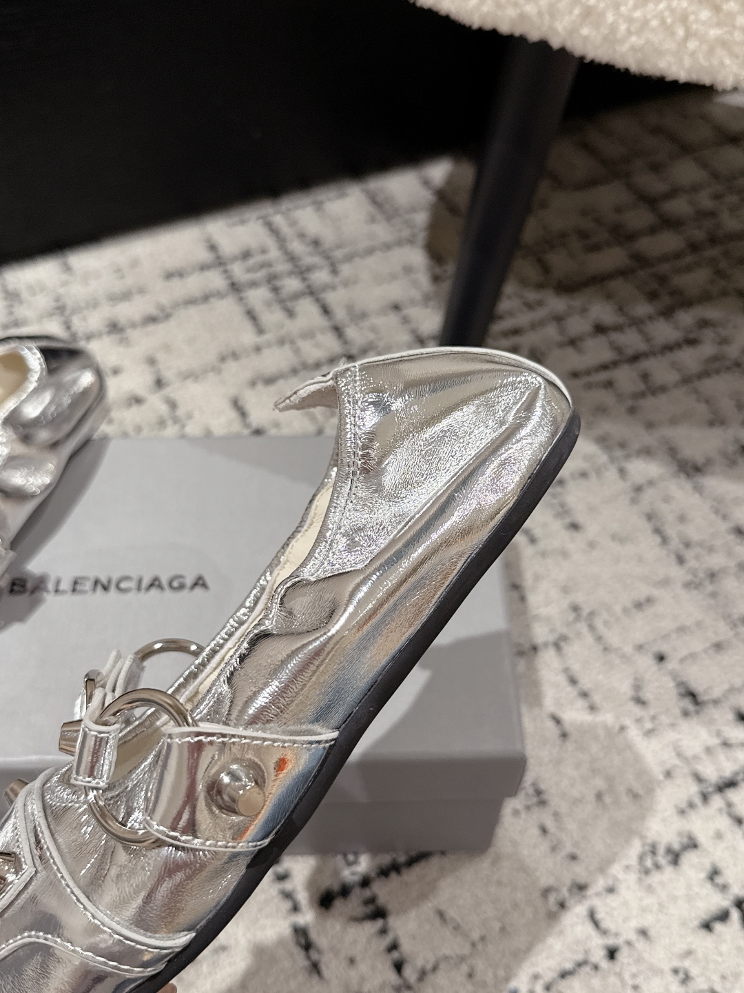 New Metal Nails Ballet Shoes: CAGOLE Slippers in Balentia Paris Fashion. - 图片 7