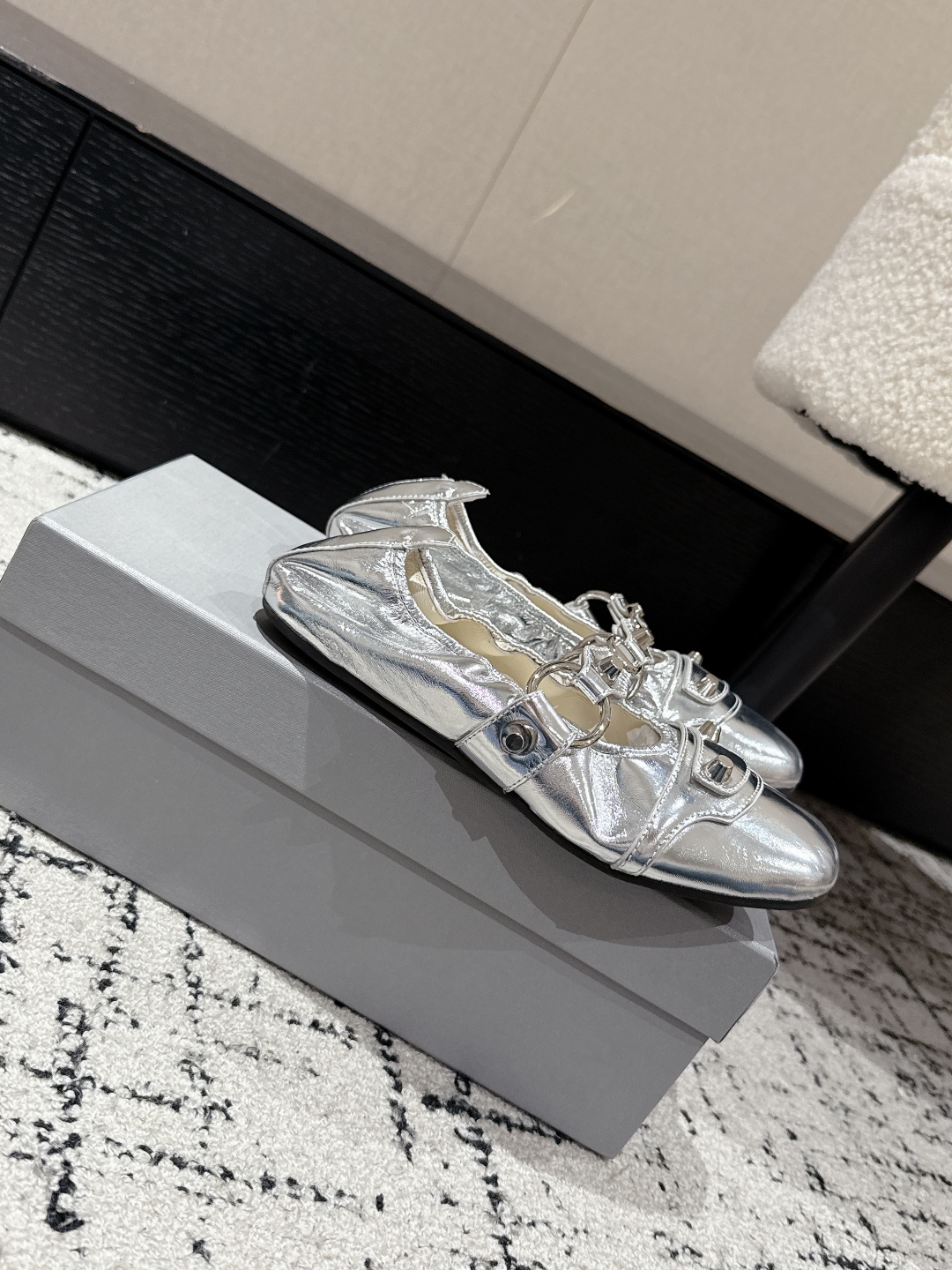 New Metal Nails Ballet Shoes: CAGOLE Slippers in Balentia Paris Fashion. - 图片 2