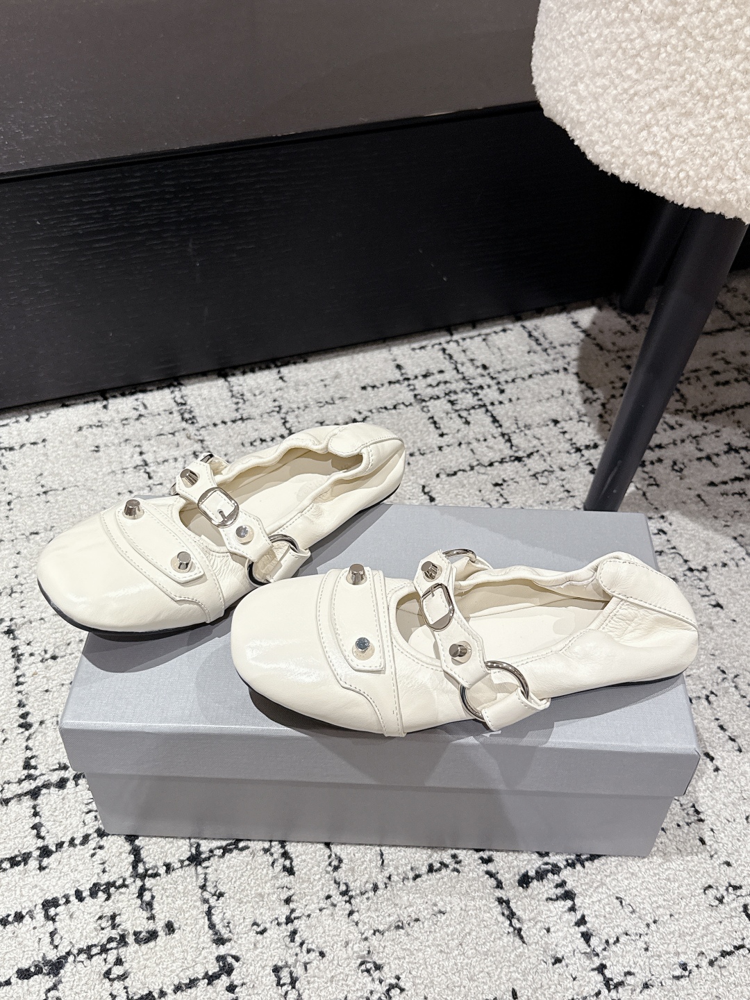Fashionable CAGOLE Slippers with New Metal Nails and Ballet Shoes Design - 图片 3