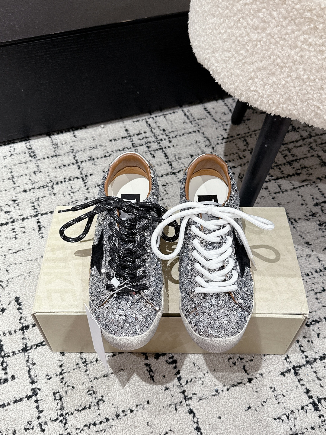 NO:386913,#Top version Purchase level GGDB Golden Goose 25/ Latest truestar series German training shoes ggdb classic couples small dirty shoes. To the point of being popular, white shoes, and various small dirty shoes are worn!  Celebrity private server demonstration × It’s so versatile!  No need to worry about washing shoes anymore!  Upper: Original custom cowhide Inner: Breathable towel Inner foot pad: Cowhide foot pad Outsole: Original mold opening 3.5cm high-rise pad Size# Women's 35-44, casual shoes/sports shoes, sneakers, cowhide19860909#顶级版本 代购级 GGDB Golden Goose 25/ 最新 truestar系列 德训鞋 ggdb经典情侣款小脏鞋 火红程度上怼小白鞋,下踩各类小脏鞋！明星私服上脚示范 ×就是这么百搭 ！再也不用担心洗鞋的问题啦！ 鞋面: 原版定制牛皮 内里: 透气毛巾里 垫脚: 牛皮垫脚 大底: 原版开模3.5cm内增高乳垫 Size#女35-44,休闲鞋/运动鞋,sneakers,cowhide,Women's Shoes