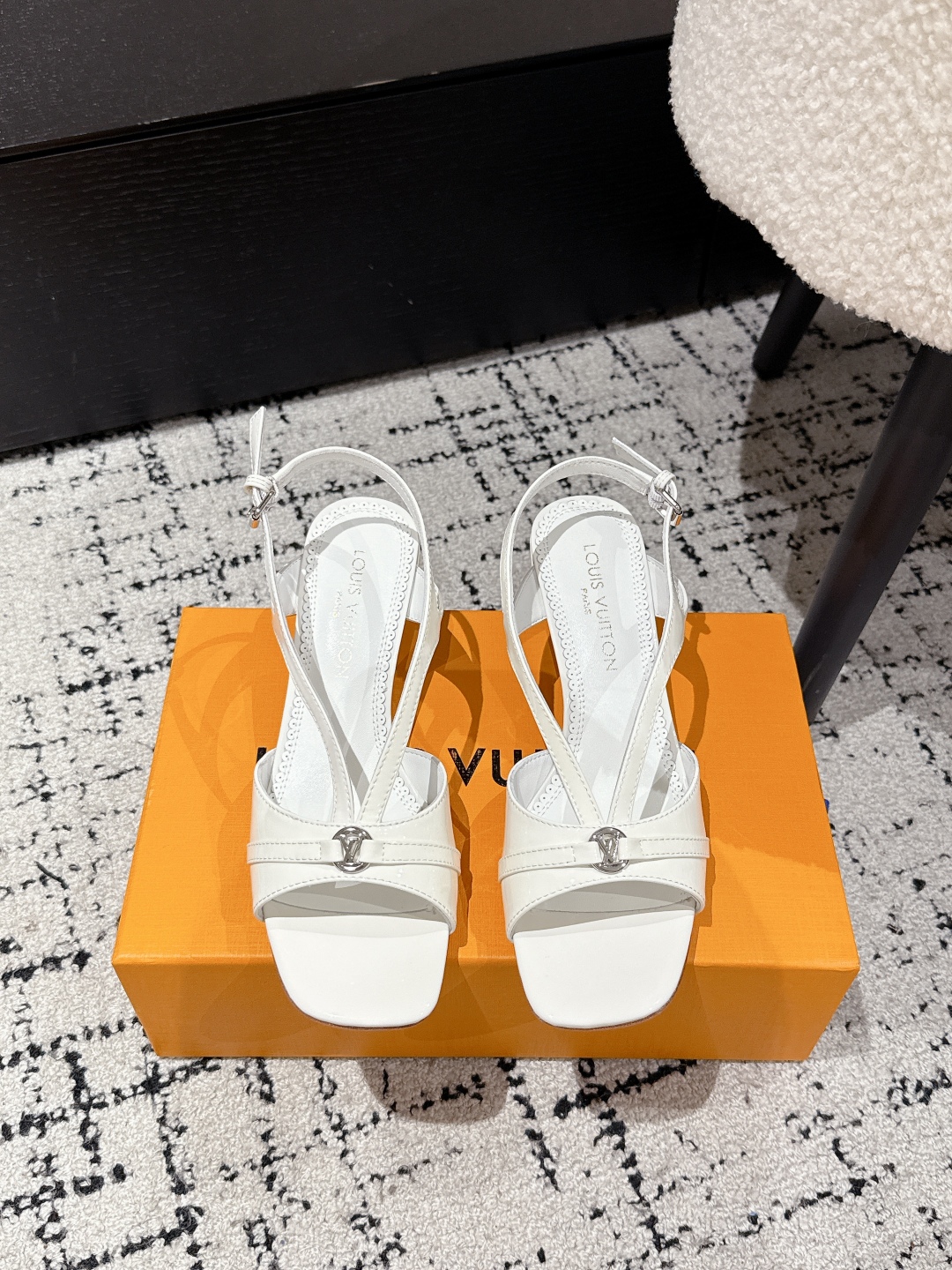 Louis Vuitton LV 25 Sandals: Elegant Summer Shoes in Premium Leather 2 cmp i1748206343417 4405 0 0