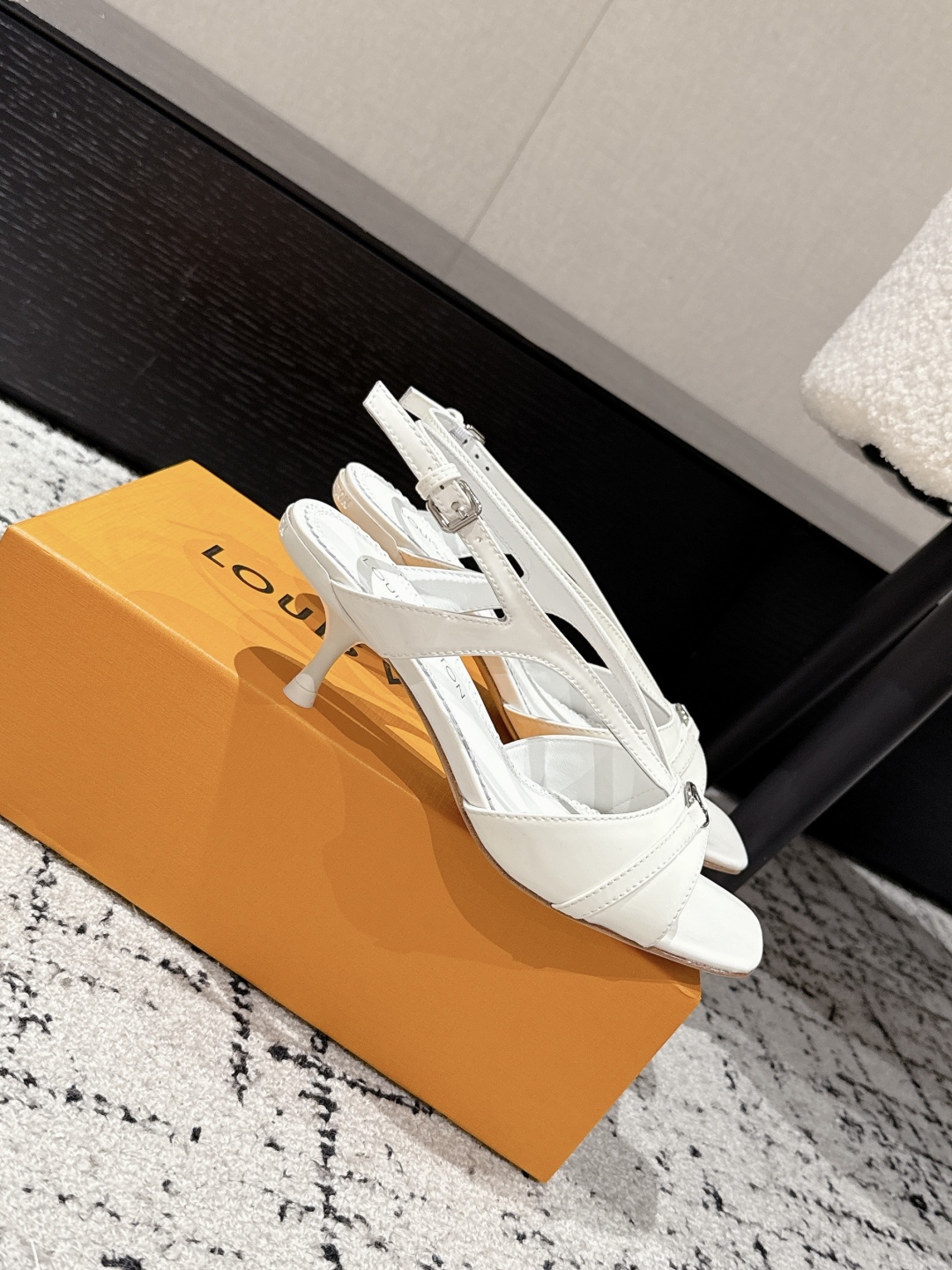 Louis Vuitton LV 25 Sandals: Elegant Summer Shoes in Premium Leather 3 cmp i1748206345660 3966 0 1