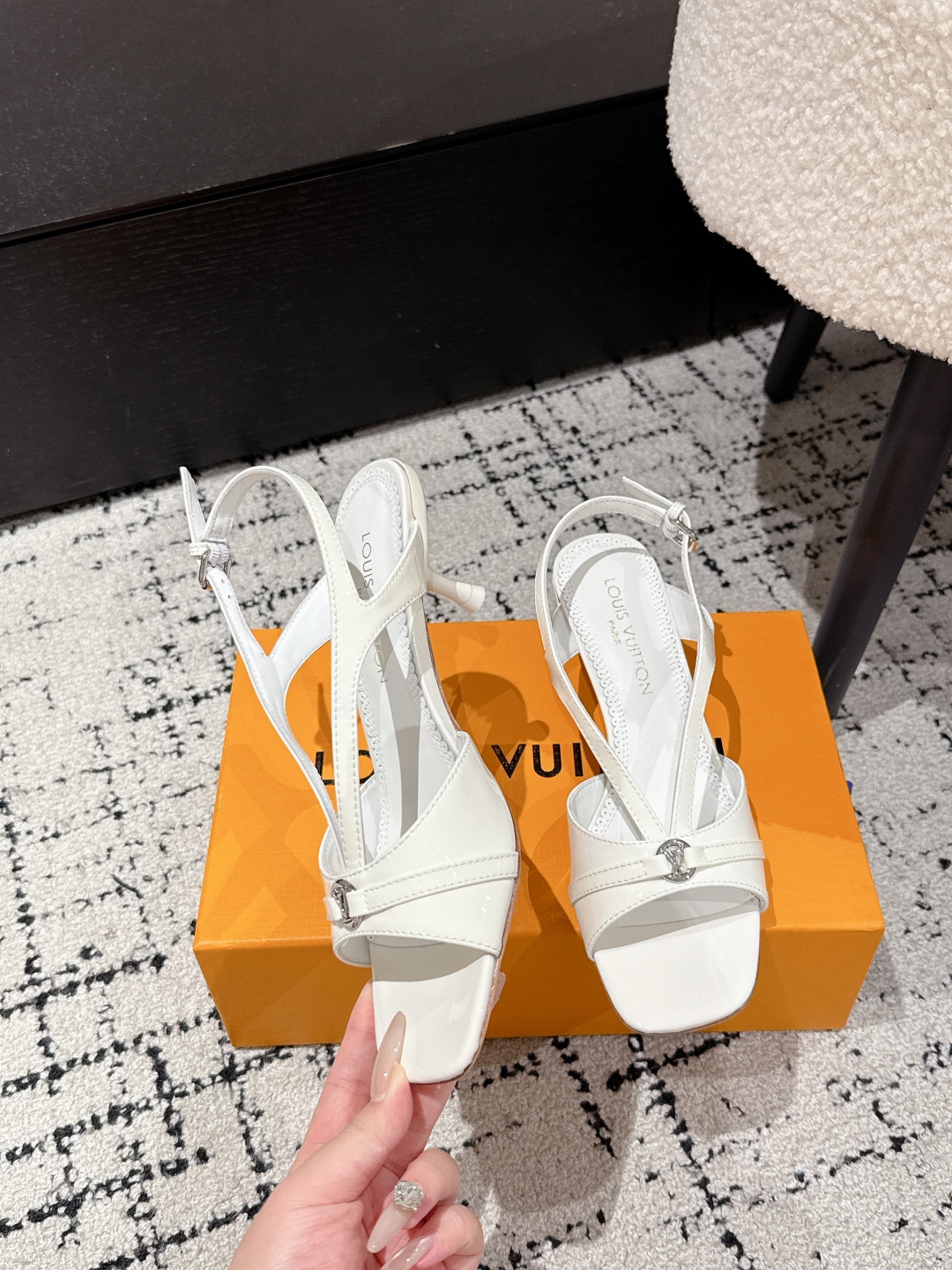 Louis Vuitton LV 25 Sandals: Elegant Summer Shoes in Premium Leather 5 cmp i1748206345663 6896 0 3