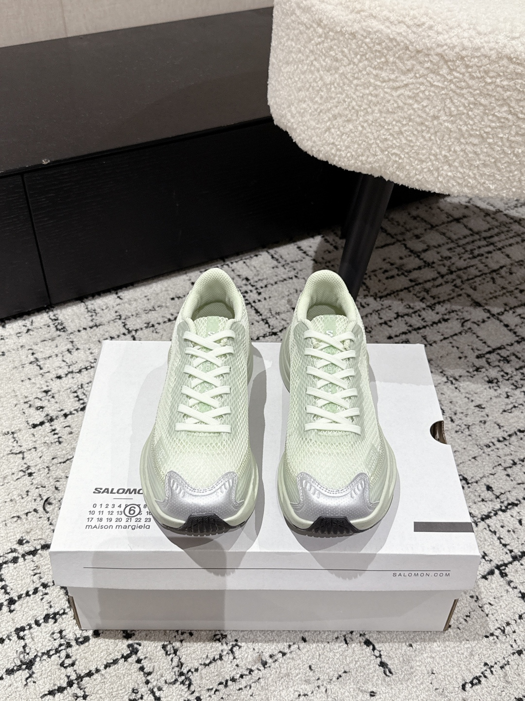 NO:419730,#Couple model Top version SALOMON/Salomon x MM6 Maison Margiela 25/ SPECTUR 2 Lace-up low top casual sports shoes MM6 x SALOMON - Spectur 2 Based on the road running shoes Spectur 2, the upper is made of large hole mesh material with the same color pressing and cutting sheet. The shoe side has both brand logos, and the materials cover polyester fiber, polyurethane, rubber, etc.; it is equipped with full-length carbon fiber board Energy Blade and Energy Foam cushioning system, the rear palm is thickened and widened, and has both propulsion, cushioning rebound and stability Size: #35-45 (customized for women 40 men 45), casual shoes/sports shoes, masion margiela, sneakers19860909#情侣款 顶级版本 SALOMON/萨洛蒙 x MM6 Maison Margiela 25/ SPECTUR 2 系带低帮 休闲 运动鞋 MM6 x SALOMON - Spectur 2 以公路跑鞋Spectur 2为基础,鞋面采用大孔网眼材质搭配同色系压胶与裁片,鞋侧有双方品牌标识,材质涵盖聚酯纤维、聚氨酯、橡胶等；它搭载全长碳纤维板Energy Blade与Energy Foam缓震系统,后掌加厚加宽,兼具推进力、缓震回弹与稳定性 Size: #35-45 (女40男45定做）,休闲鞋/运动鞋,masion margiela,sneakers,Women's Shoes