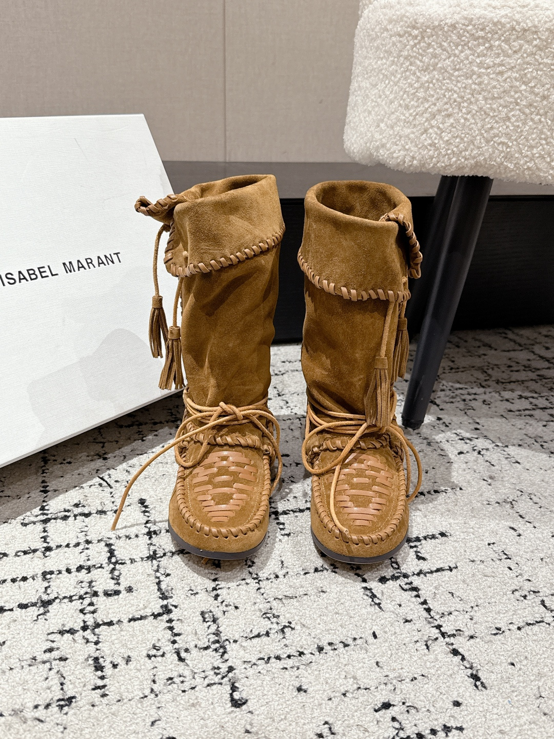 NO:407278,ISABEL MARANT 25/ Summer Western boots Lazy French-European style, sassy, ​​natural, comfortable, free and easy, and a favorite of fashionable people!  Imported version of the Gausmaran mixes the past and the future 'interweaves the unique style of Africa, Indian and Andreas. A French brand exclusive heavy industry embroidery pure heavy craftsmanship, output! Upper: Original cow back velvet Inner: Water-dyed cow leather Sole: Original molded sole Size: #35-40 (40 custom made no return or exchange), boots, boots, cowhide19860909ISABEL MARANT伊莎贝尔 25/ 夏季 西部靴 慵懒法欧风,飒爆了 自然舒适洒脱,时髦精最爱！对版进口高丝玛兰混合过去与将来”交织出非洲,印第安,安第列斯三种文化的独特风貌的一个法国品牌独家重工刺绣纯正重工艺,对版输出！  鞋面: 原版牛反绒 内里: 水染牛皮里 鞋底: 原版开模大底 Size: #35-40(40订做不退换),靴子,boots,cowhide,Women's Shoes