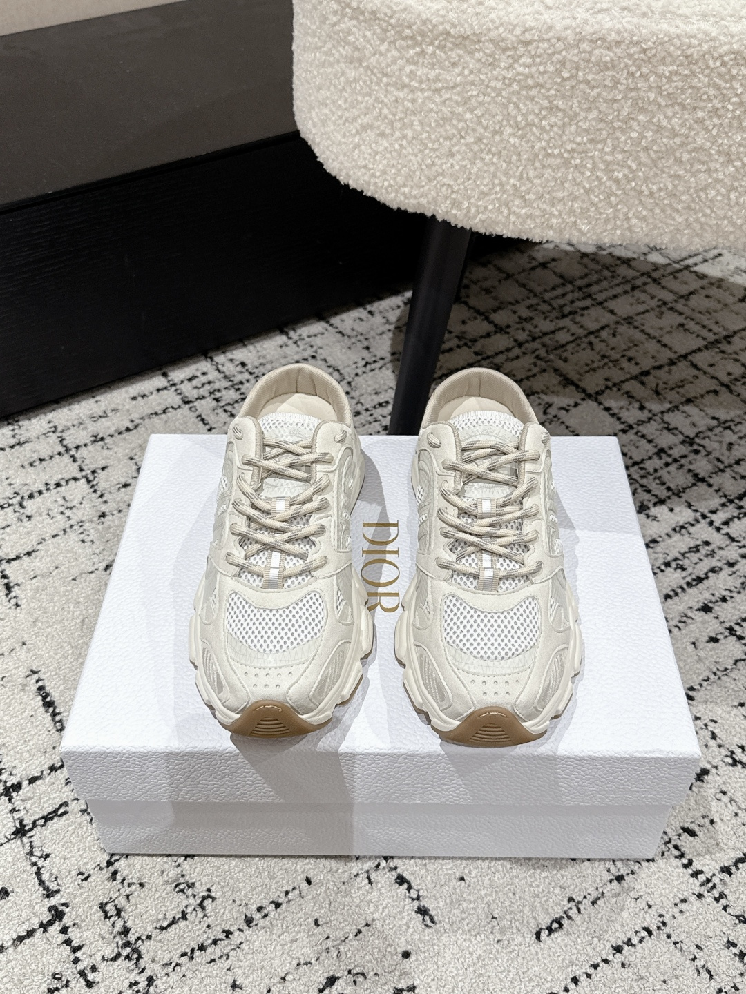 NO:418012,Top version #Couple Model Dior 25/ Latest Chrono Series new arrival Latest Daddy Shoes Sneakers Casual Shoes Di Lieba The same style Original development Dior Early autumn new products | Sports shoes Ne C.D's vacation style this season, people's sneakers are super popular!  The color scheme is super good, the visual is more coordinated, and the foot feel is lighter and more comfortable to increase the height without heavy weight. 10g0 is extremely recognizable. The girls, please close your eyes!  Laminated fabric with leather, hot stamping 'C.D' 1ogo decoration Eva sole 5cm height increase Size: #35-46 (for women 40. men 45.46 customized), casual shoes/sports shoes, dior, dior, dior, sneakers19860909顶级版本 #情侣款 Dior 迪奥 25/ 最新 Chrono系列 new arrival 最新 老爹鞋 运动鞋 休闲鞋 迪丽热巴同款 原版开发 迪奥 早秋新品|运动鞋 Ne C.D家这一季的度假风 人运动鞋超级火爆！ 配色超好看,视觉更协调,脚感更轻盈舒适增高不重 10g0辨识度极高道*道*小姐姐们闭眼入！层压织物配皮 烫印“C.D” 1ogo装饰 Eva鞋底 5cm增高 Size: #35-46(女40.男45.46定做）,休闲鞋/运动鞋,dior,dior,dior,sneakers,Women's Shoes