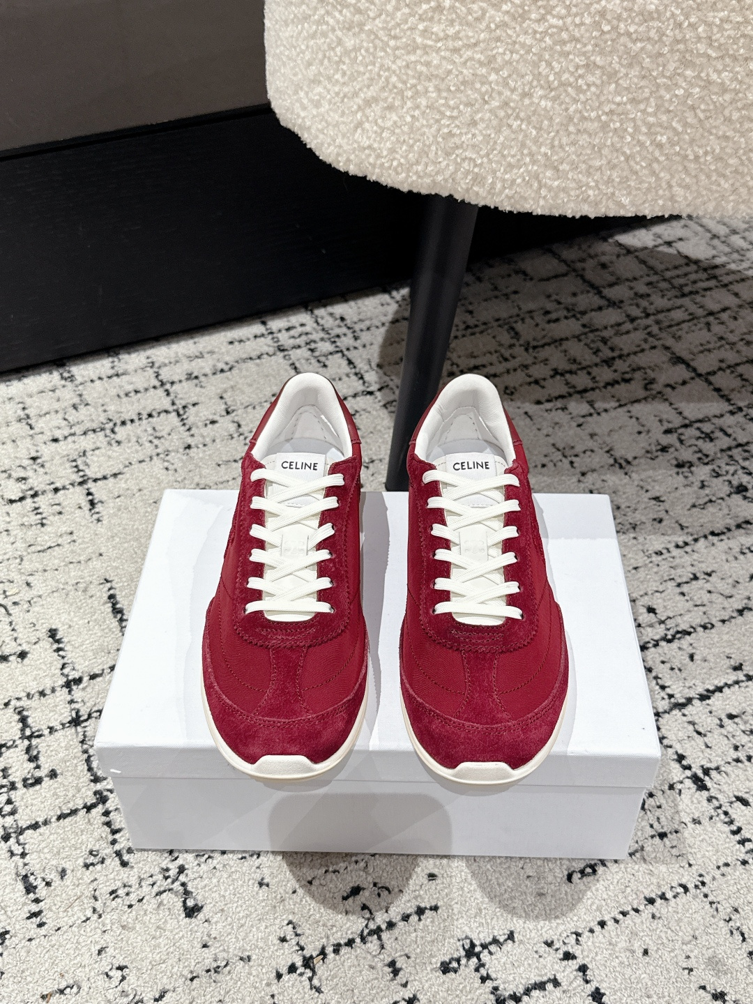 NO:419751,CELINE 25/ Latest Racer series Forrest Gump Sports Casual Shoes Many celebrity fashion bloggers plant grass Forrest Gump shoes classic design never goes out of date, cool and versatile, whether it is sports style or casual wear on the street, it can perfectly adapt, easily improving the texture of the overall shape. Moreover, the design of this pair of shoes is very suitable for the foot shape, not tired of walking, and is also breathable in spring and summer, and will not sweat. Whether you are shopping, traveling or exercising, it can become your best match. Upper: High mercerized cowhide splicing breathable cloth Outsole: Original private mold outsole Size#35-41 (40.41 custom made without return or exchange), casual shoes/sports shoes, celine, sneakers, cowhide19860909CELINE思琳 25/ 最新款Racer系列 阿甘 运动 休闲鞋 超多明星时尚博主种草 阿甘鞋鞋型设计经典永不过时 酷帅又百搭无论是运动风穿搭 还是日常出街的休闲装,它都能完美适配,轻松提升整体造型的质感 而且这双鞋的设计很贴合脚型,走路不累脚,春夏穿着也很透气,不会闷汗 不管你是去逛街、旅行还是运动,它都能成为你的最佳搭子. 鞋面: 高丝光牛皮拼接透气布 大底: 原版私模大底 Size#35-41(40.41定做不退换),休闲鞋/运动鞋,celine,sneakers,cowhide,Women's Shoes