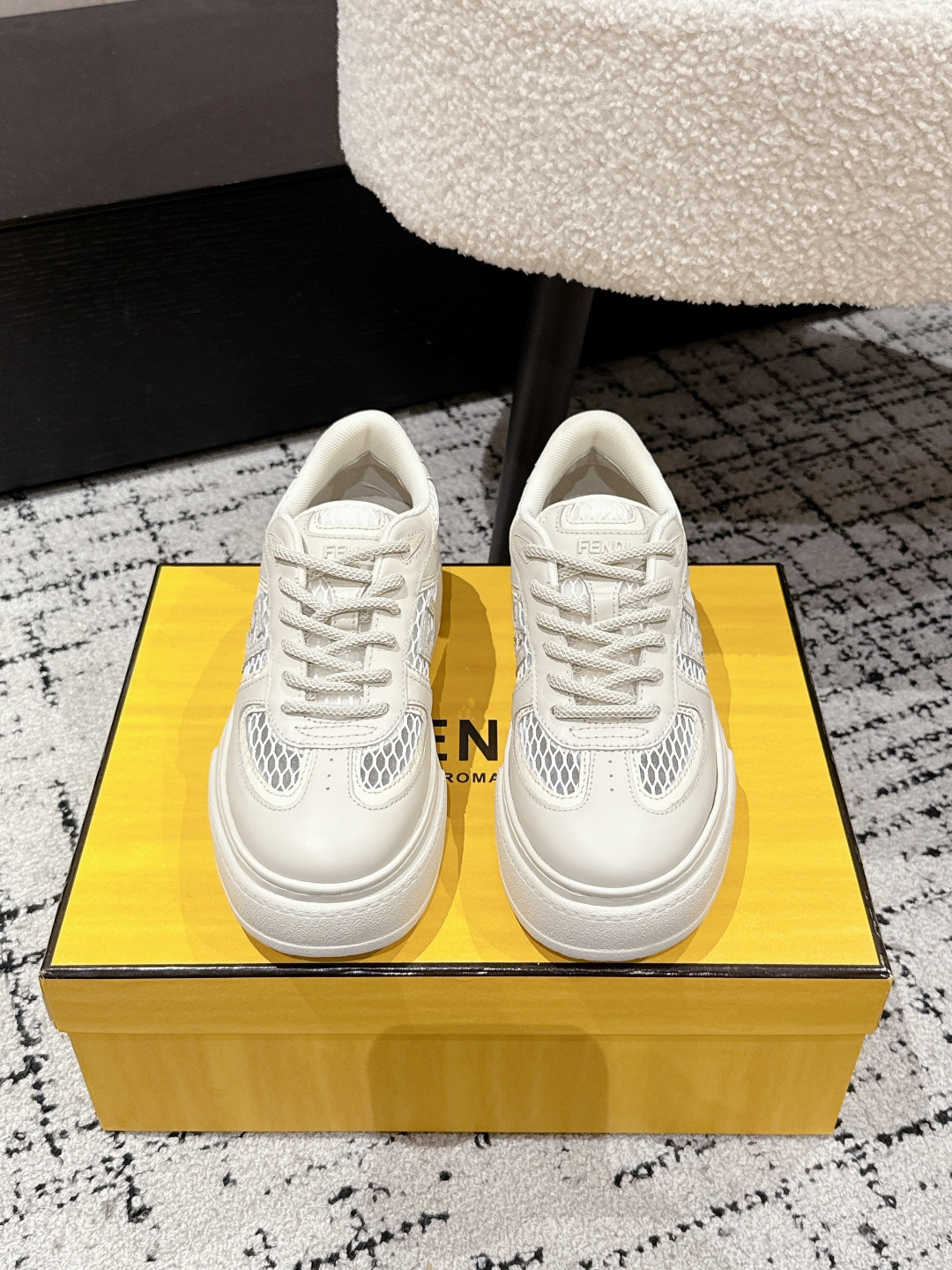 NO:630263,#TOPVERSION Fendi Fendi 25/ match series Thick-soled mesh casual sports shoes Original purchase development and production The first sports shoe fendi match created by designer Kim Jones is similar to the LV Donkey Brand Trainer basketball sneaker. The shoe shape is similar, with the addition of FF retro design. The upper is made of suede and mesh stitching. The double F logo on the side is lined with terry velvet. The upper foot is super soft, light and comfortable to match with a sweater, full of youthful feeling.  The fabric is original custom-made imported first-layer cowhide/mesh, the lining is imported custom-made breathable mesh, the sole is original open-molded ultra-light foam material, sole thickness 5CM19860909#顶级版本 Fendi芬迪 25/ match系列 厚底 网眼 休闲 运动鞋 原版购入开发 做货 设计师Kim Jones打造的首款运动鞋fendi match 和LV驴牌的Trainer篮球运动鞋 鞋型差不多 添加了FF复古的设计 鞋面采用麂皮和网布拼接组合 侧面凸起的双F logo内里采用毛巾绒里 上脚超级柔软 轻便 舒适搭配卫衣 少年感满满 面料原版定制进口头层牛皮/网布 内里进口定制透气网里 鞋底原版开模超轻发泡材质 底厚5CM Size: #女款35-40（40定做不退换）,休闲鞋/运动鞋,fendi,fendi,louis vuitton,louis vuitton,sneakers,hoodie,sweatshirts,cowhide,chamois leather,Women's Shoes