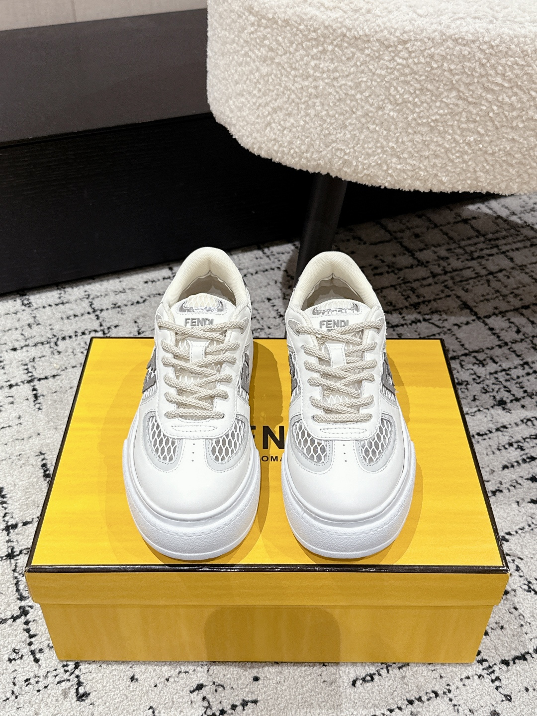 NO:419723,#Top version Fendi 25/ match series Thick sole Mesh casual sports shoes Original purchase and development Making goods The first sneakers created by designer Kim Jones are fendi match Fendi match Basketball sneakers of LV donkey brand shoes The shoe shape is similar. FF retro design is added. The upper is suede and mesh spliced. The side raised double F logo inside is a towel fleece. The foot is super soft and light. Comfortable with a sweatshirt. The teenage feeling is full of teenageness. The original custom fabric is imported toe layer cowhide/mesh. The inner imported customized breathable mesh. The sole is original and the mold is ultra-light foamed. The bottom is thick 5CM Size: #women's model 35-40 (40 custom made without return and exchange), casual shoes/sports, fendi, fendi, louis vuitton, louis  vuitton,sneakers,hoodie,sweatshirts,cowhide,chamois leather19860909#顶级版本 Fendi芬迪 25/ match系列 厚底 网眼 休闲 运动鞋 原版购入开发 做货 设计师Kim Jones打造的首款运动鞋fendi match 和LV驴牌的Trainer篮球运动鞋 鞋型差不多 添加了FF复古的设计 鞋面采用麂皮和网布拼接组合 侧面凸起的双F logo内里采用毛巾绒里 上脚超级柔软 轻便 舒适搭配卫衣 少年感满满 面料原版定制进口头层牛皮/网布 内里进口定制透气网里 鞋底原版开模超轻发泡材质 底厚5CM Size: #女款35-40（40定做不退换）,休闲鞋/运动鞋,fendi,fendi,louis vuitton,louis vuitton,sneakers,hoodie,sweatshirts,cowhide,chamois leather,Women's Shoes